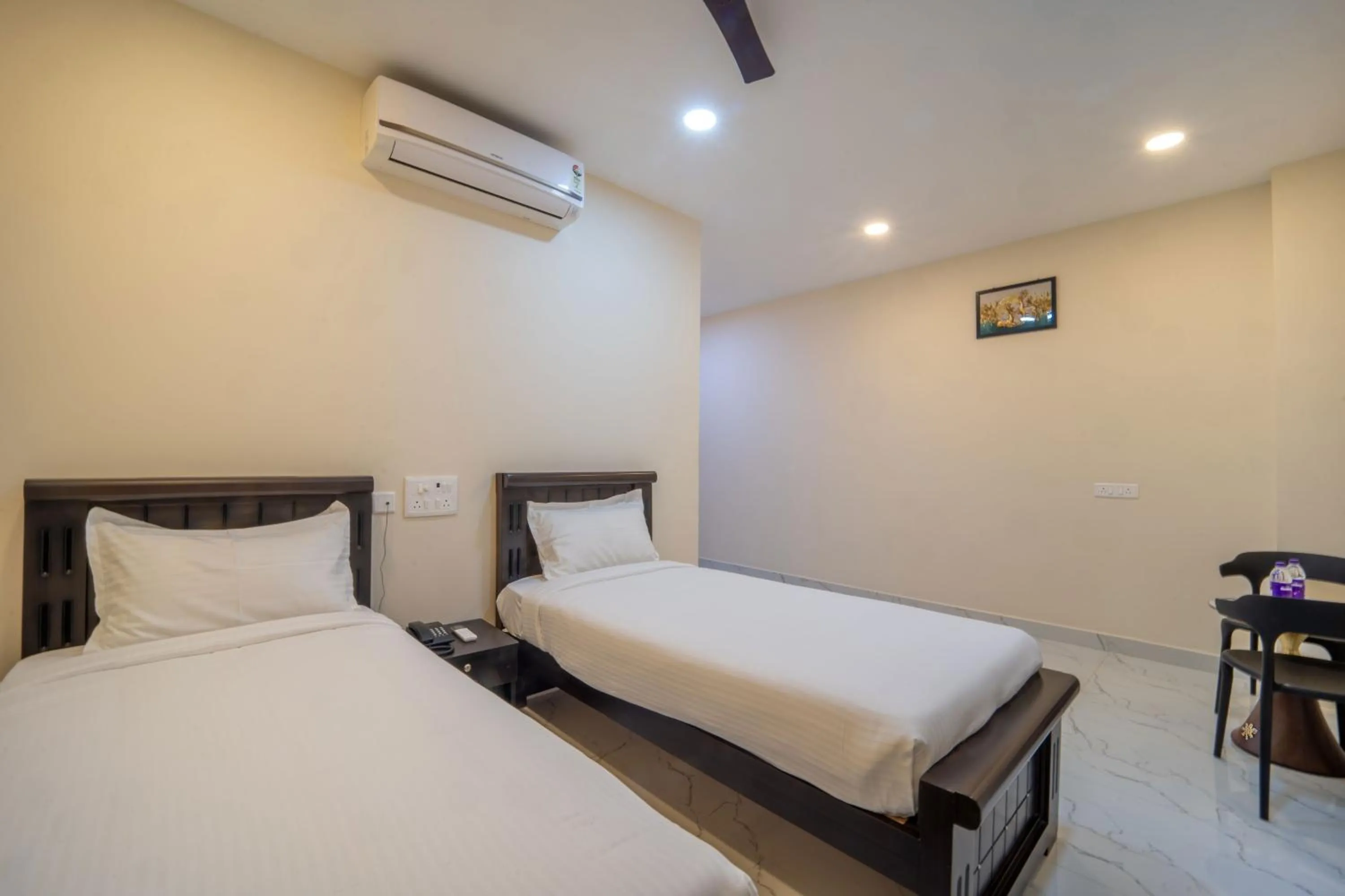 Bed in VR Paradise - Near SIPCOT Chennai OMR