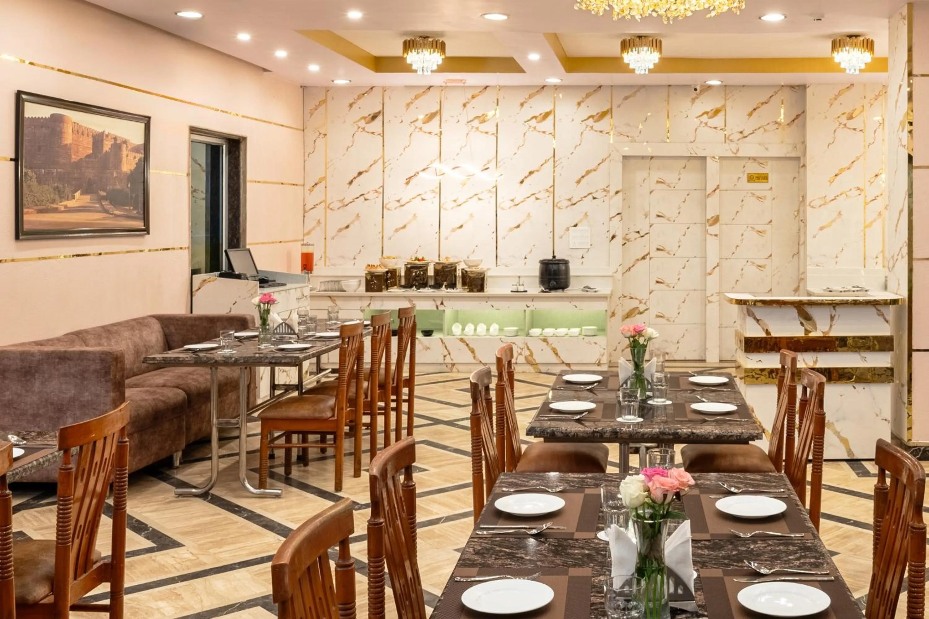 Restaurant/places to eat in Foxoso Taj View Hotel