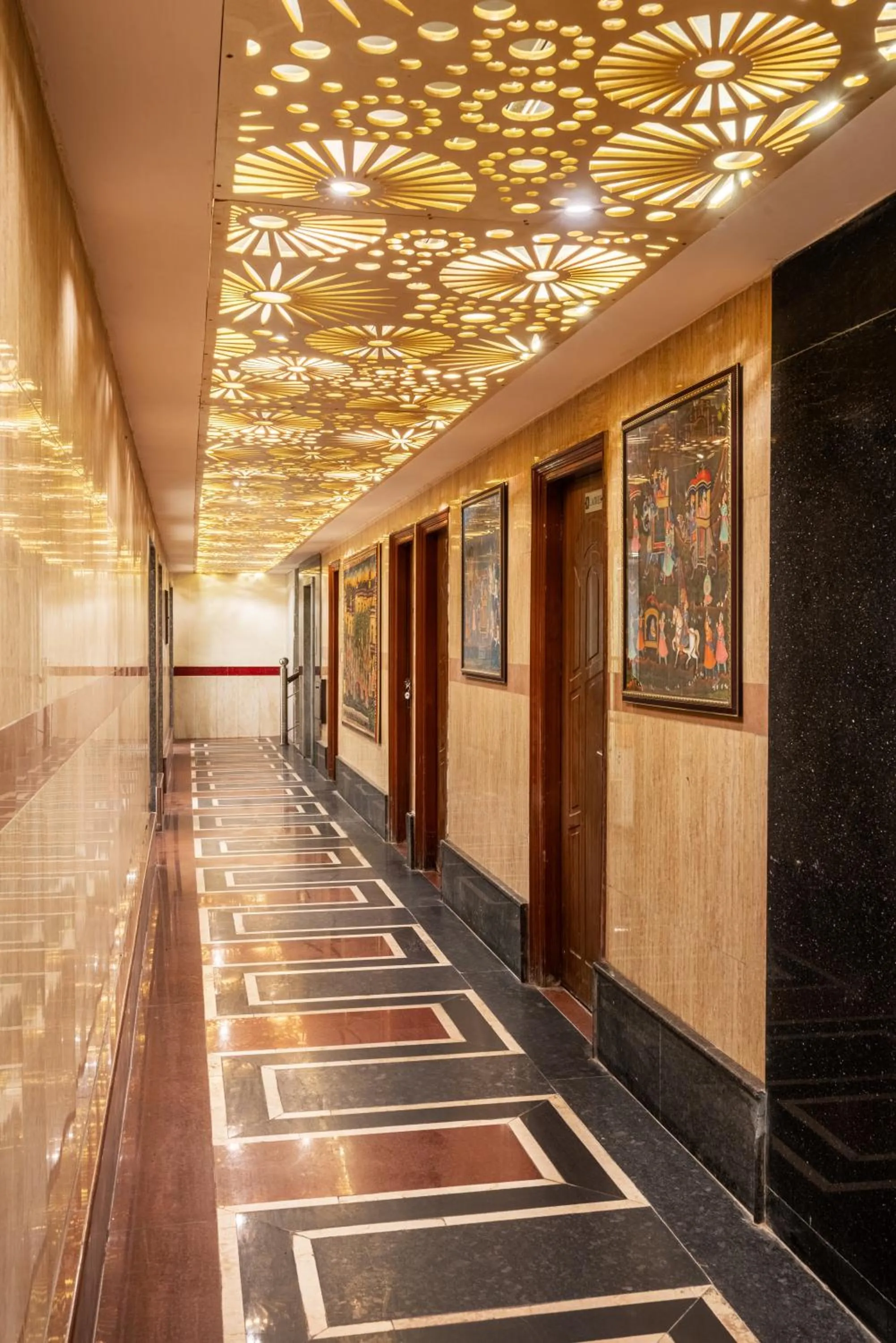 Area and facilities in Foxoso Taj View Hotel