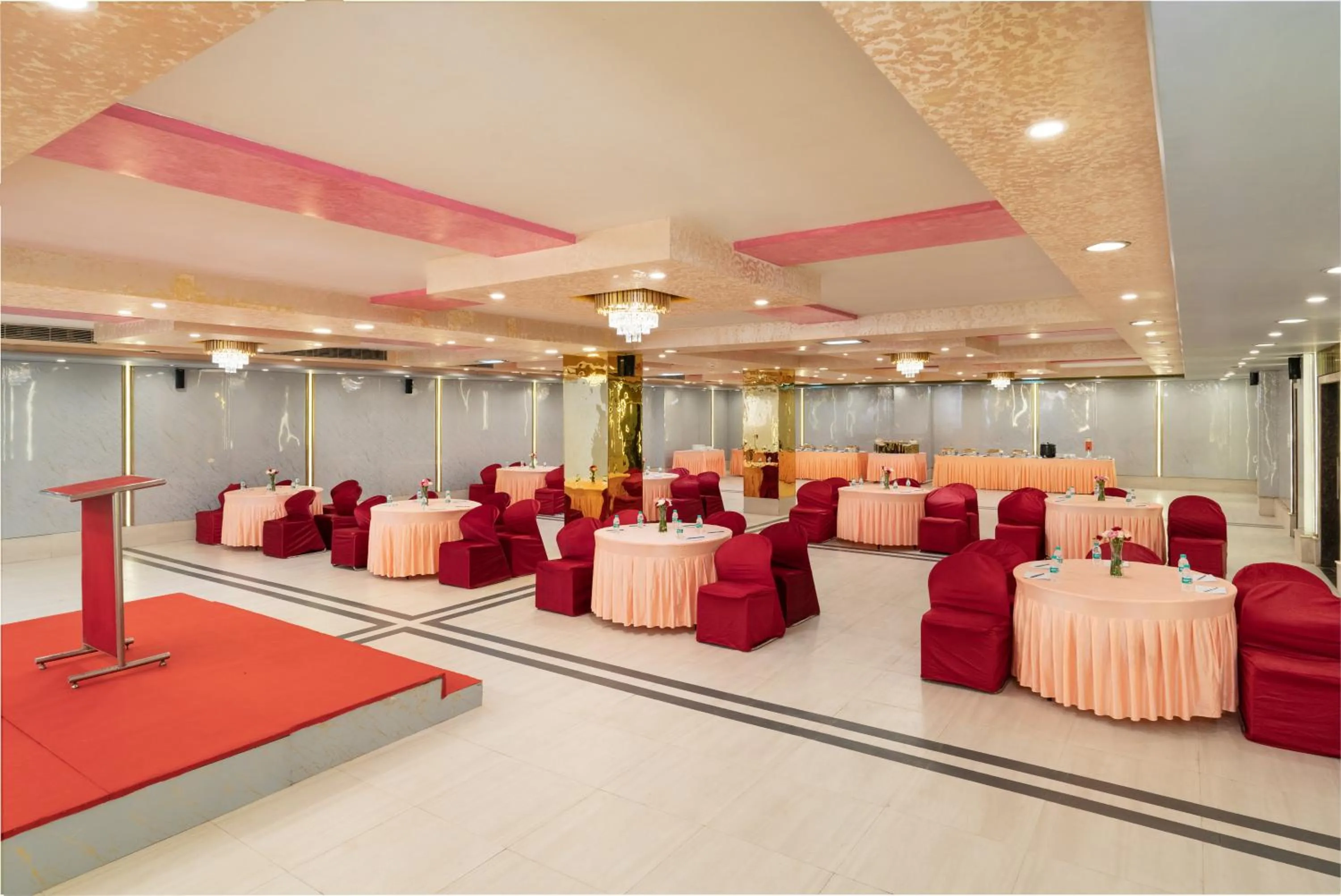 Banquet/Function facilities in Foxoso Taj View Hotel
