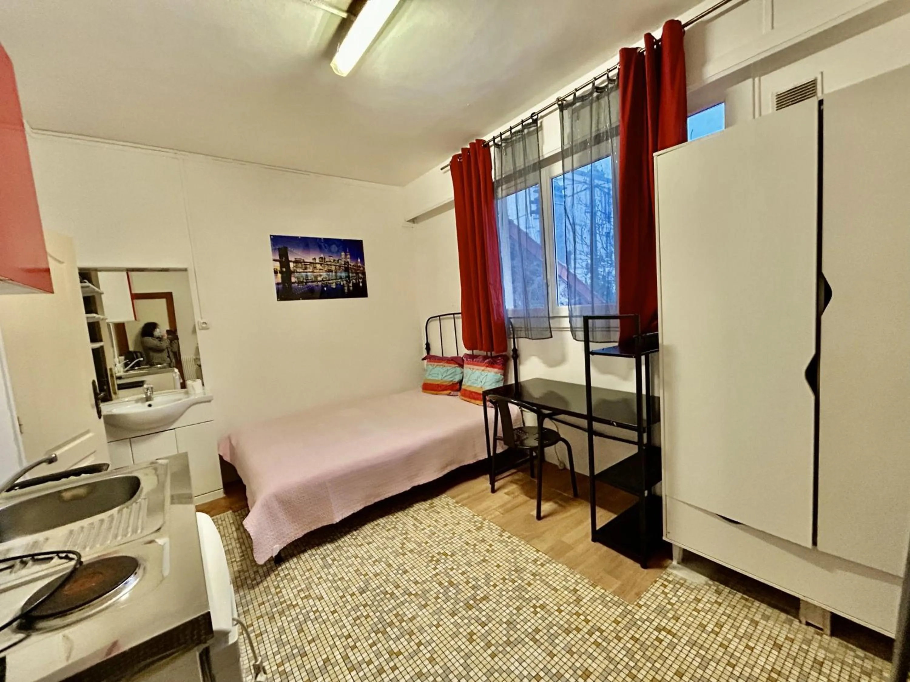 Bed in Hotel Paris Star