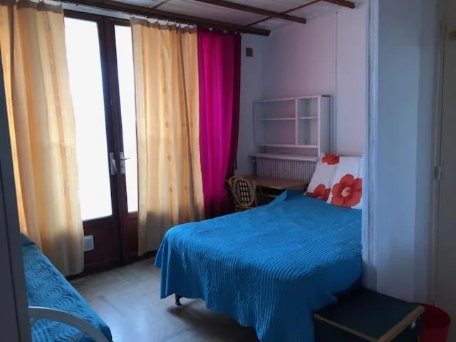 Bed in Hotel Paris Star