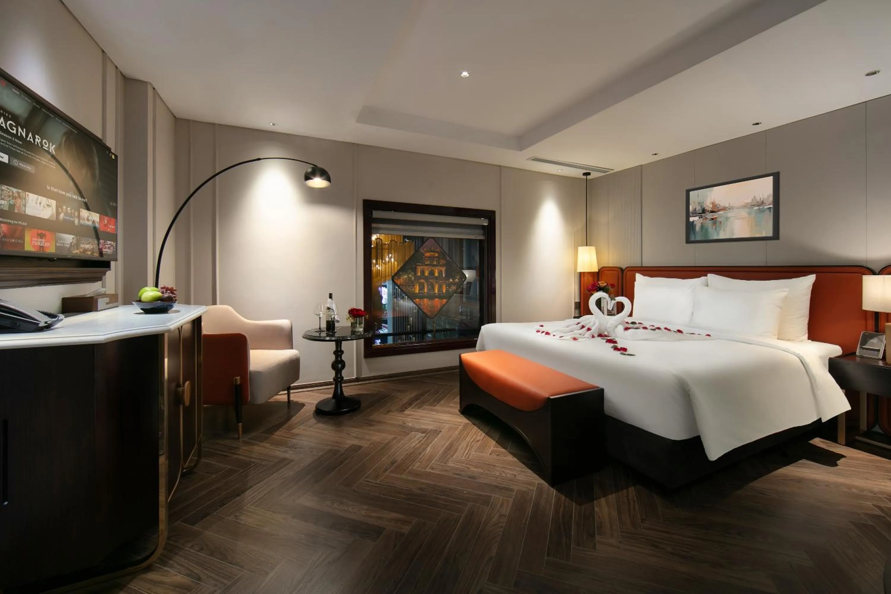 Bedroom, Bed in Le Premier Hotel & Rooftop Bar