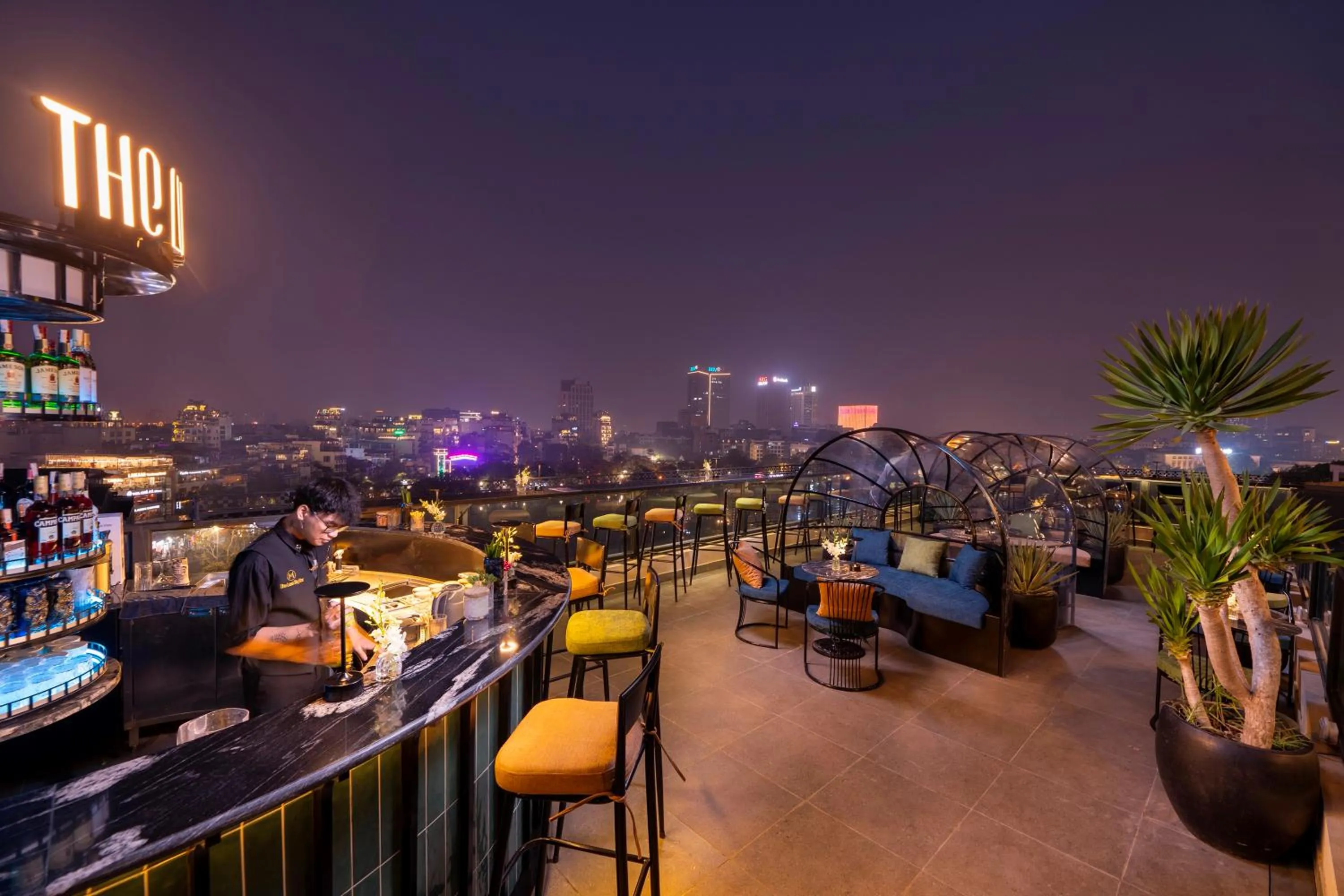 Lounge or bar in Le Premier Hotel & Rooftop Bar