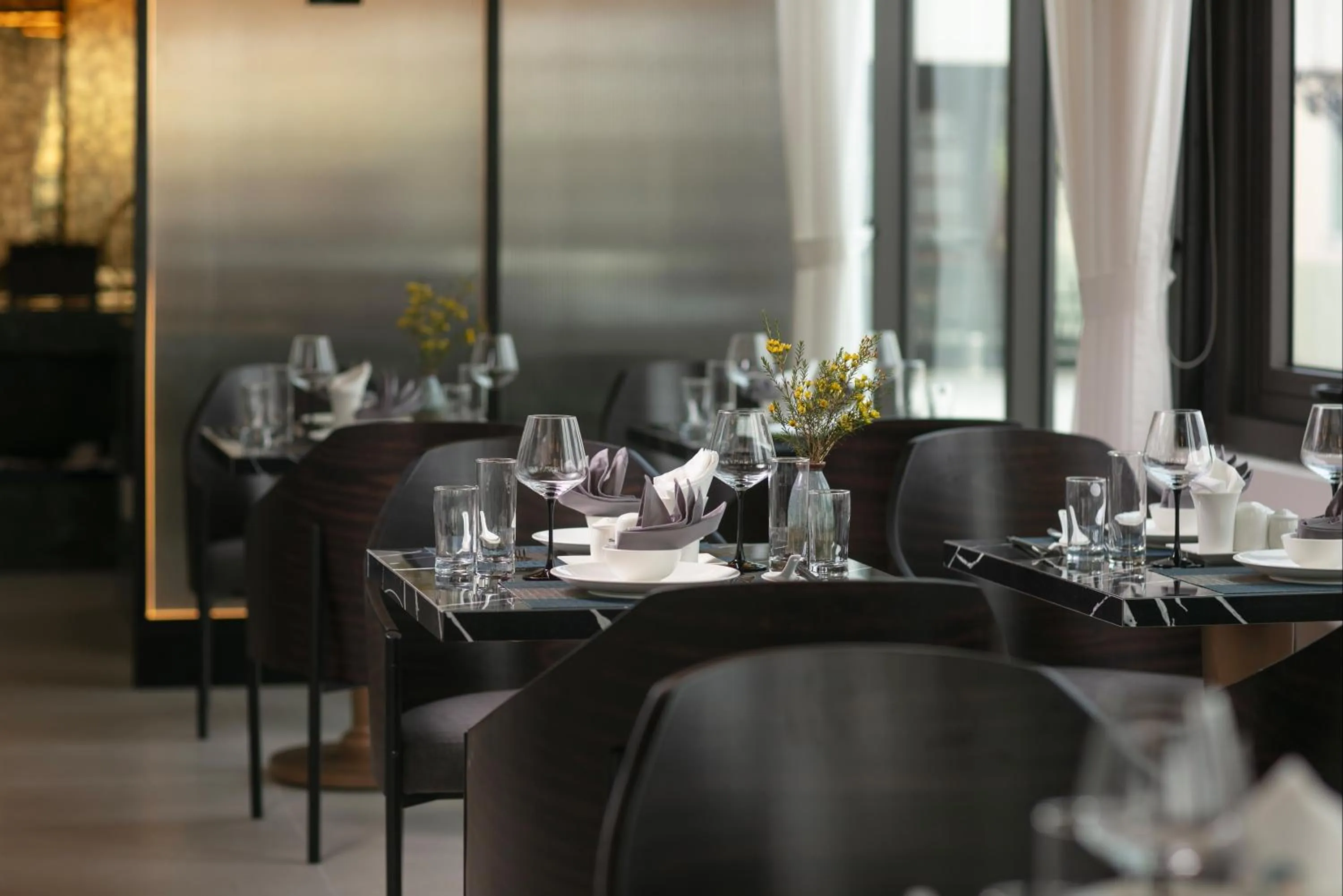 Restaurant/places to eat in Le Premier Hotel & Rooftop Bar