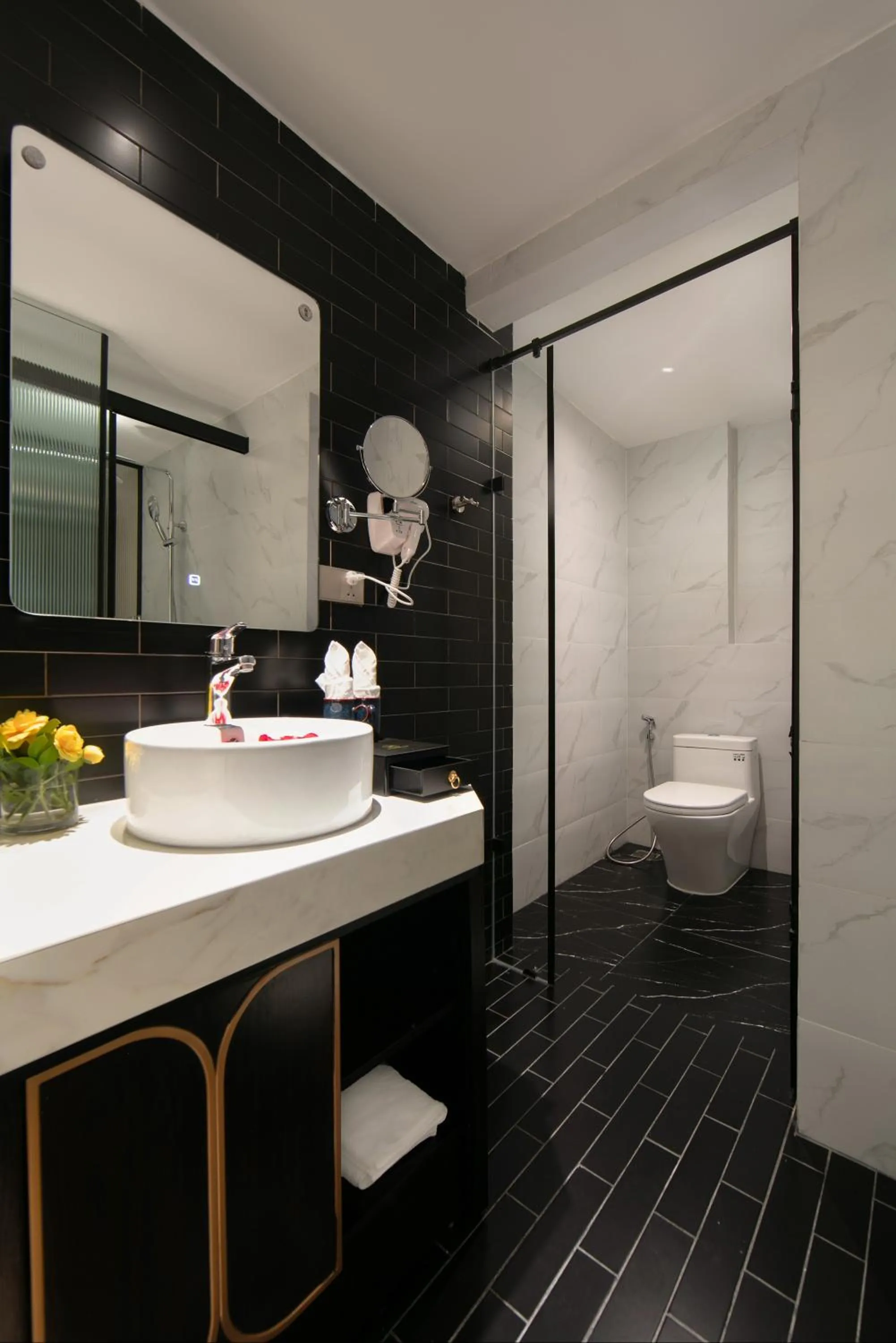 Toilet in Le Premier Hotel & Rooftop Bar