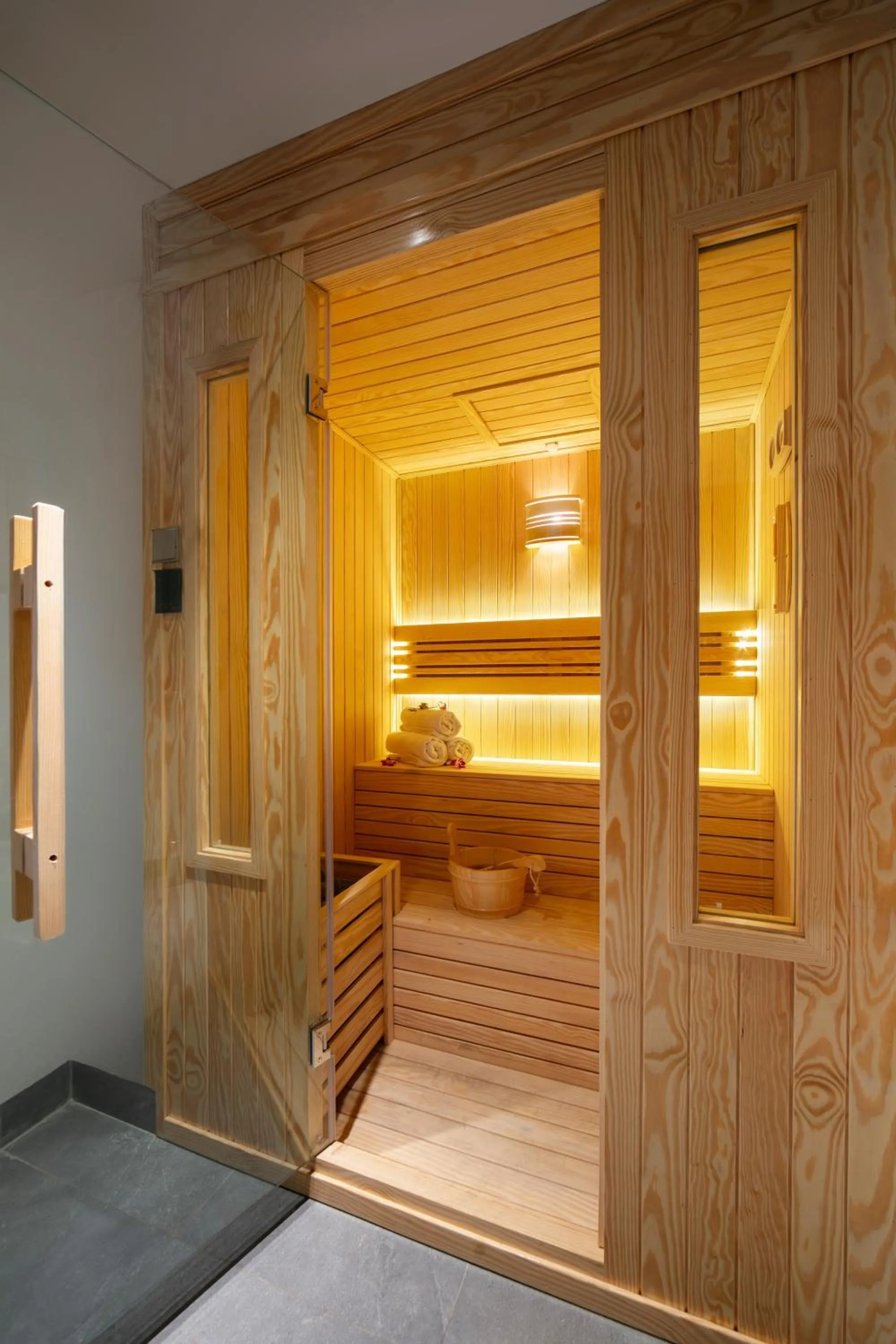 Spa and wellness centre/facilities, Bed in Le Premier Hotel & Rooftop Bar