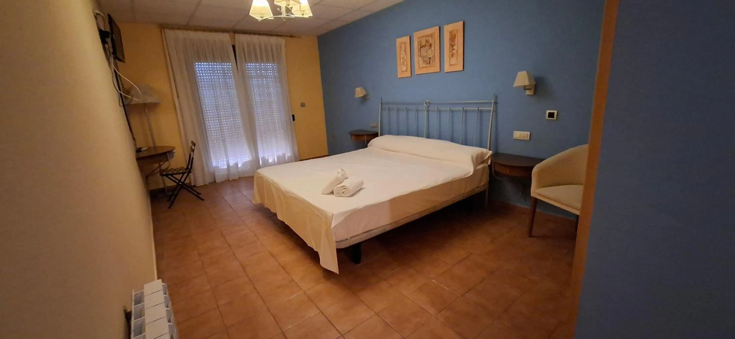 Photo of the whole room, Bed in Hotel Villa de Estercuel