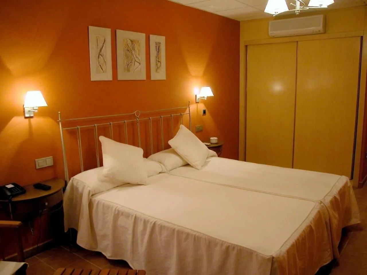 Bedroom, Bed in Hotel Villa de Estercuel