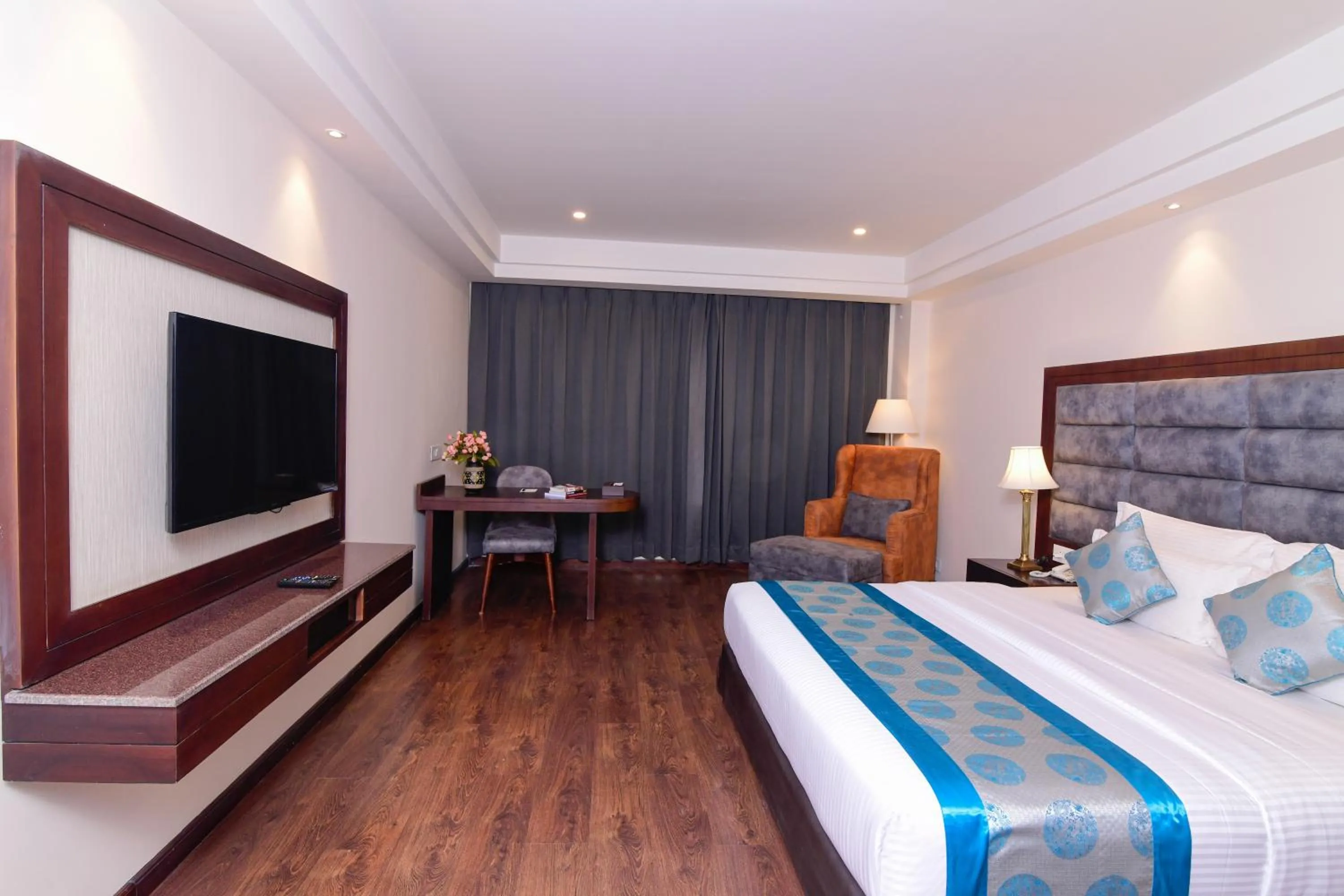 Photo of the whole room, Bed in Tsokar Retreat