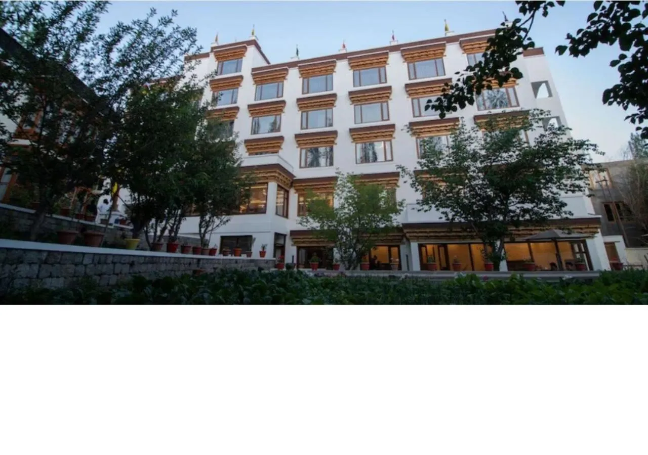 Facade/entrance in Tsokar Retreat