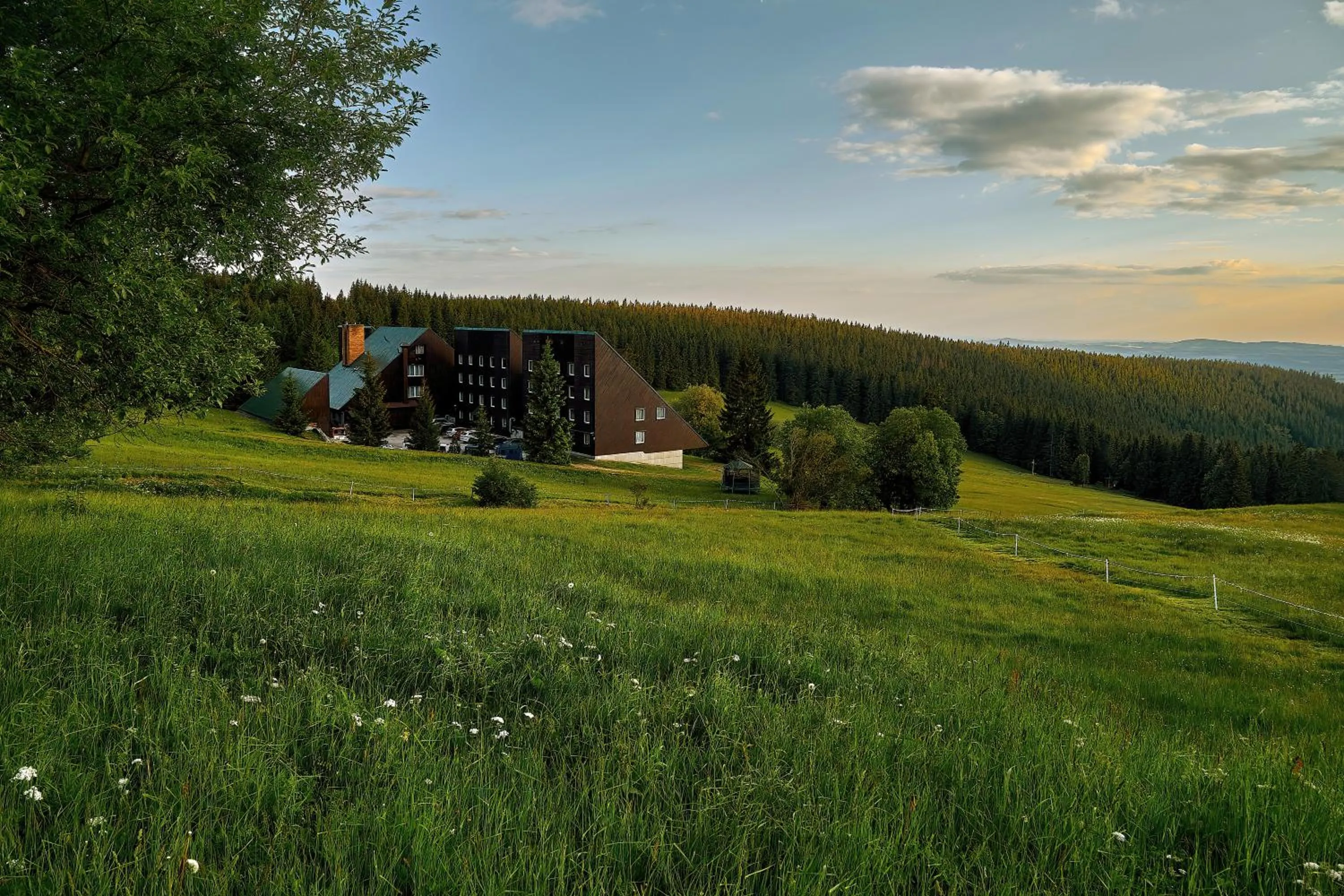 Facade/entrance in Hotel Tetřeví Boudy