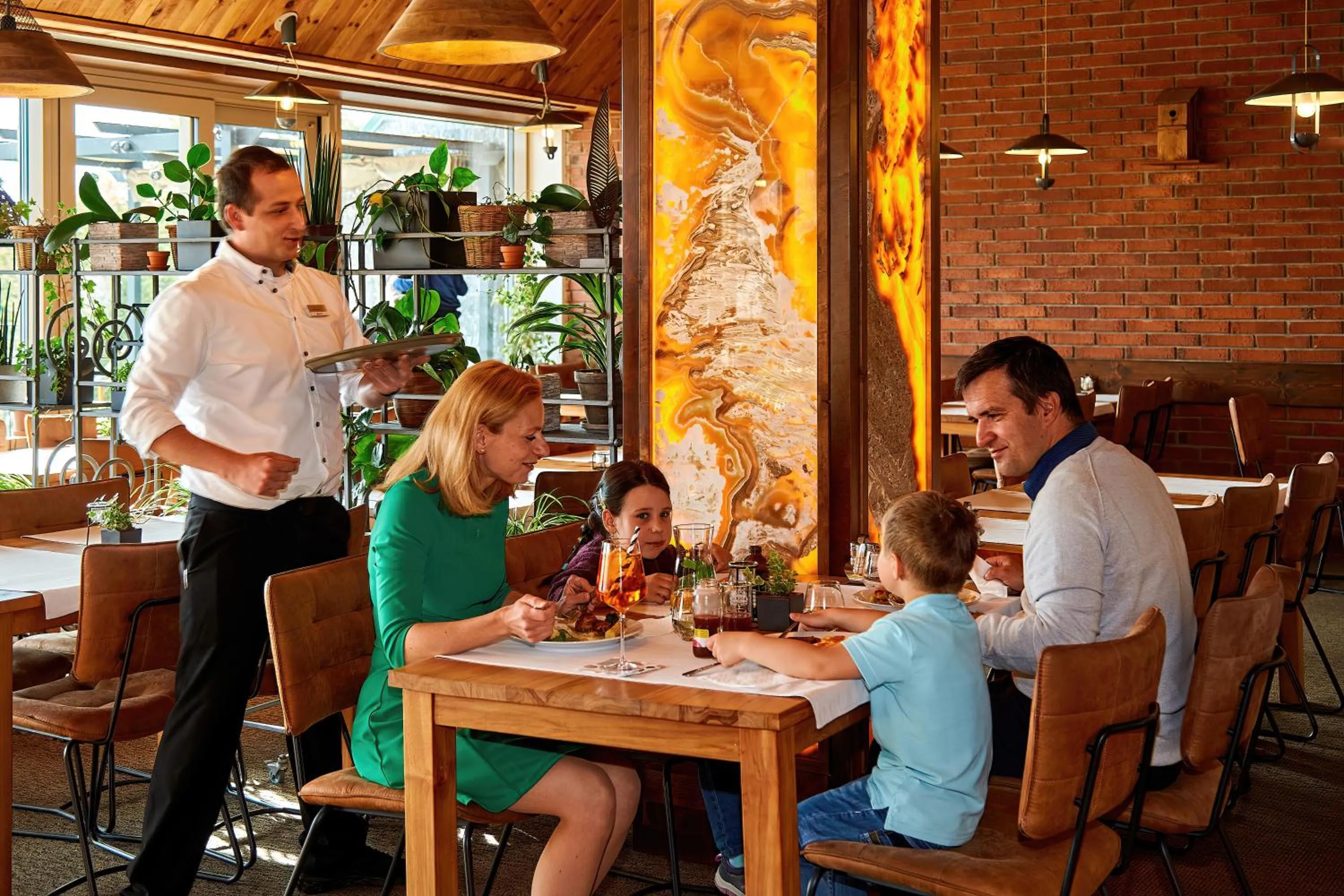 Restaurant/places to eat in Hotel Tetřeví Boudy