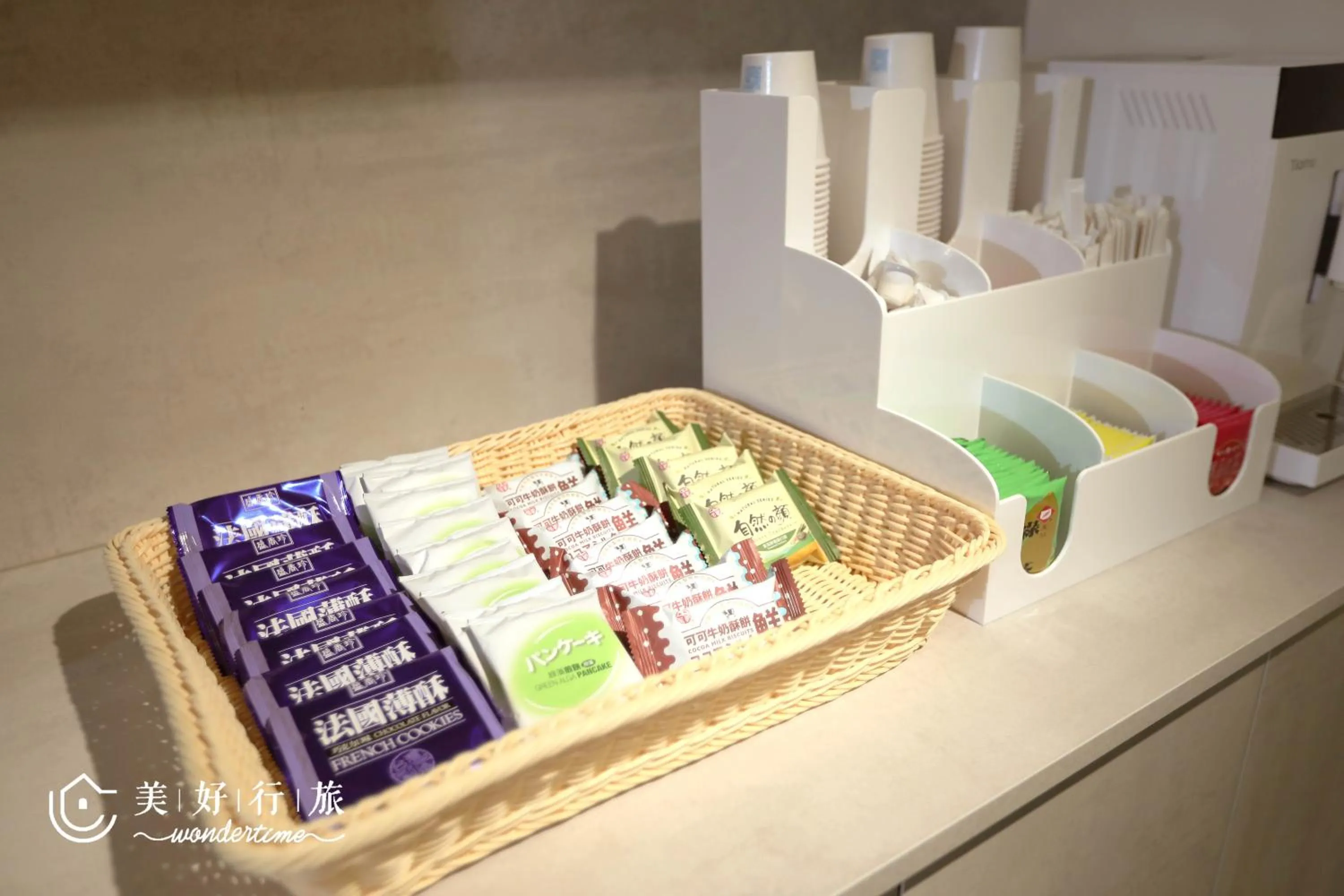 Food and drinks in Wondertime Taipei Station - Hankou Ladies Hostel