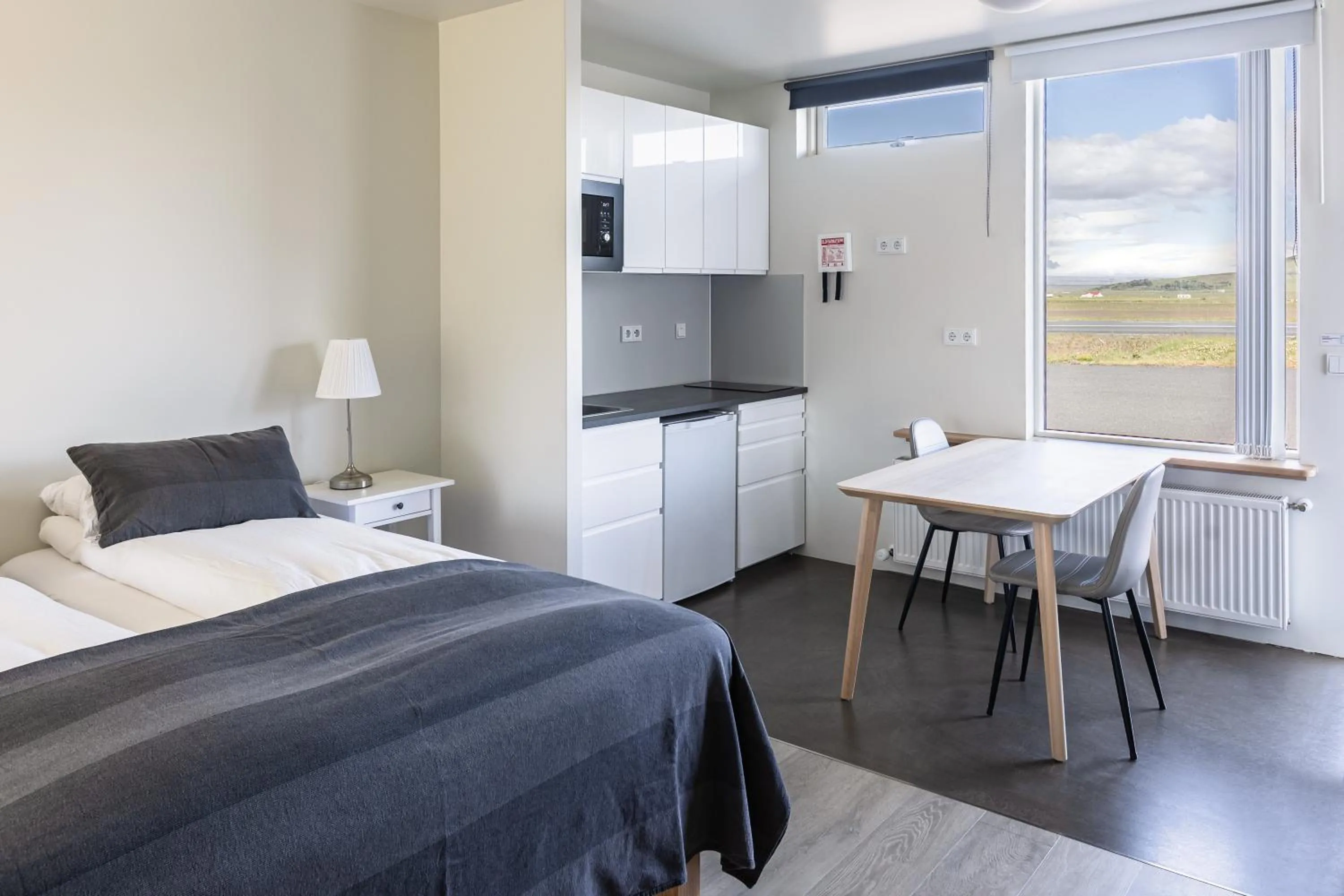 Property building, Bed in South Central Apartments