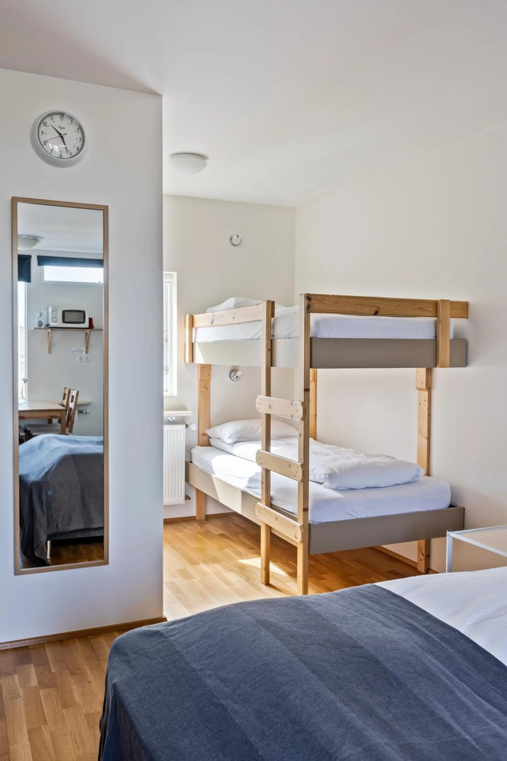 Property building, Bed in South Central Apartments