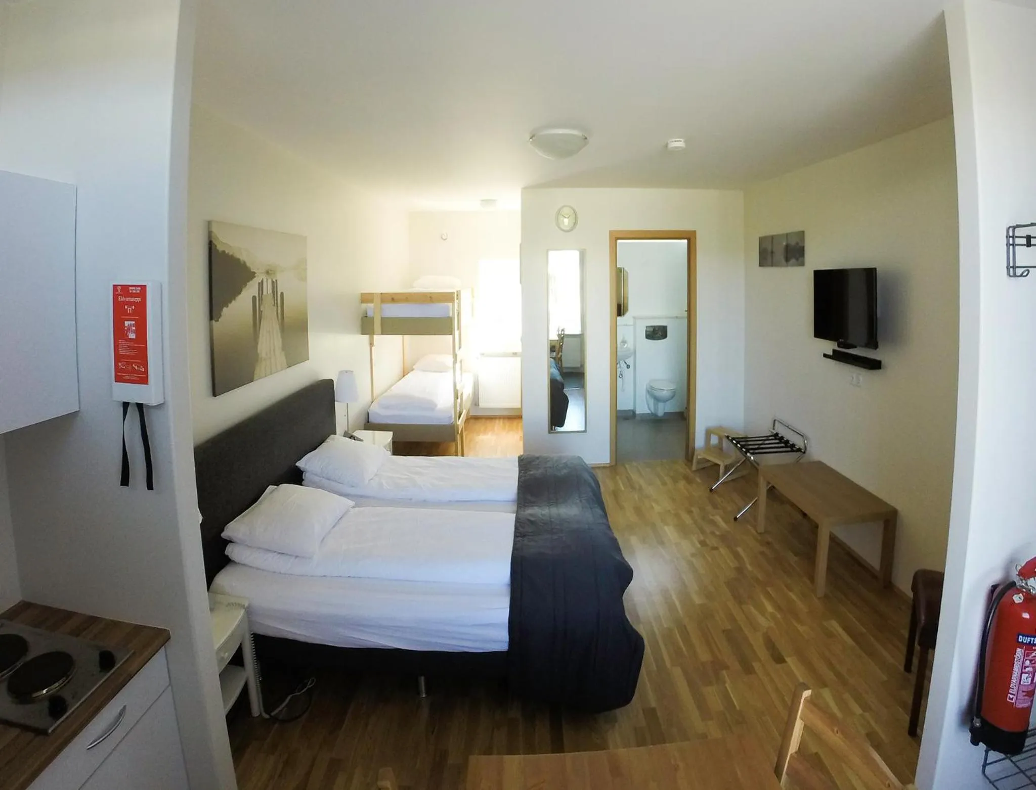 Photo of the whole room, Bed in South Central Apartments