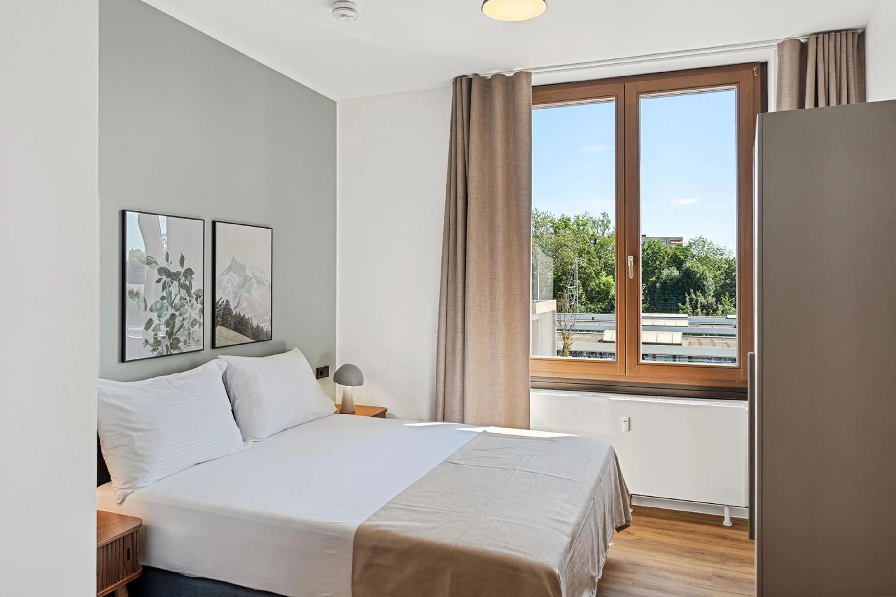 Bed in Limehome Memmingen Maximilianstraße