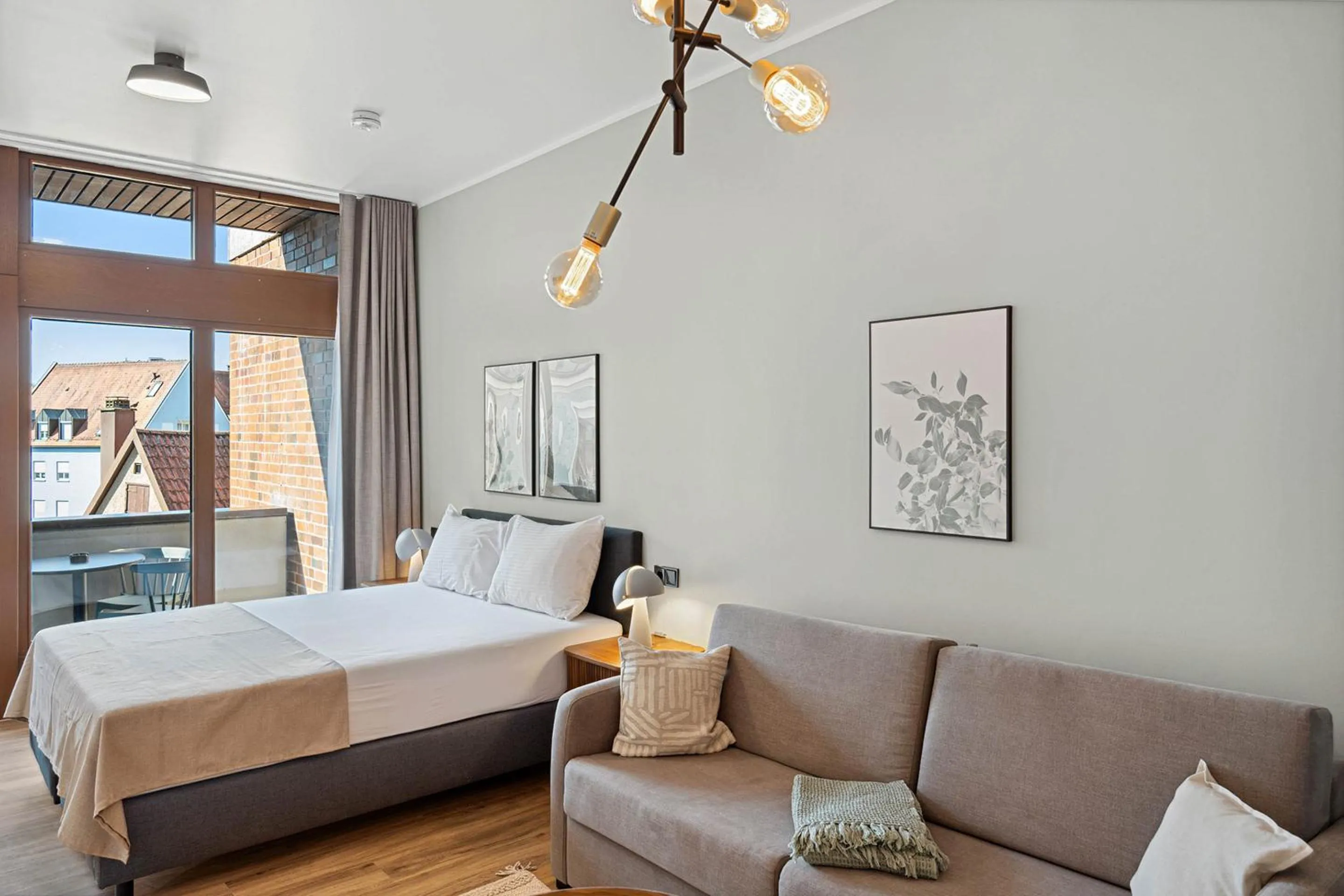 Bed in Limehome Memmingen Maximilianstraße