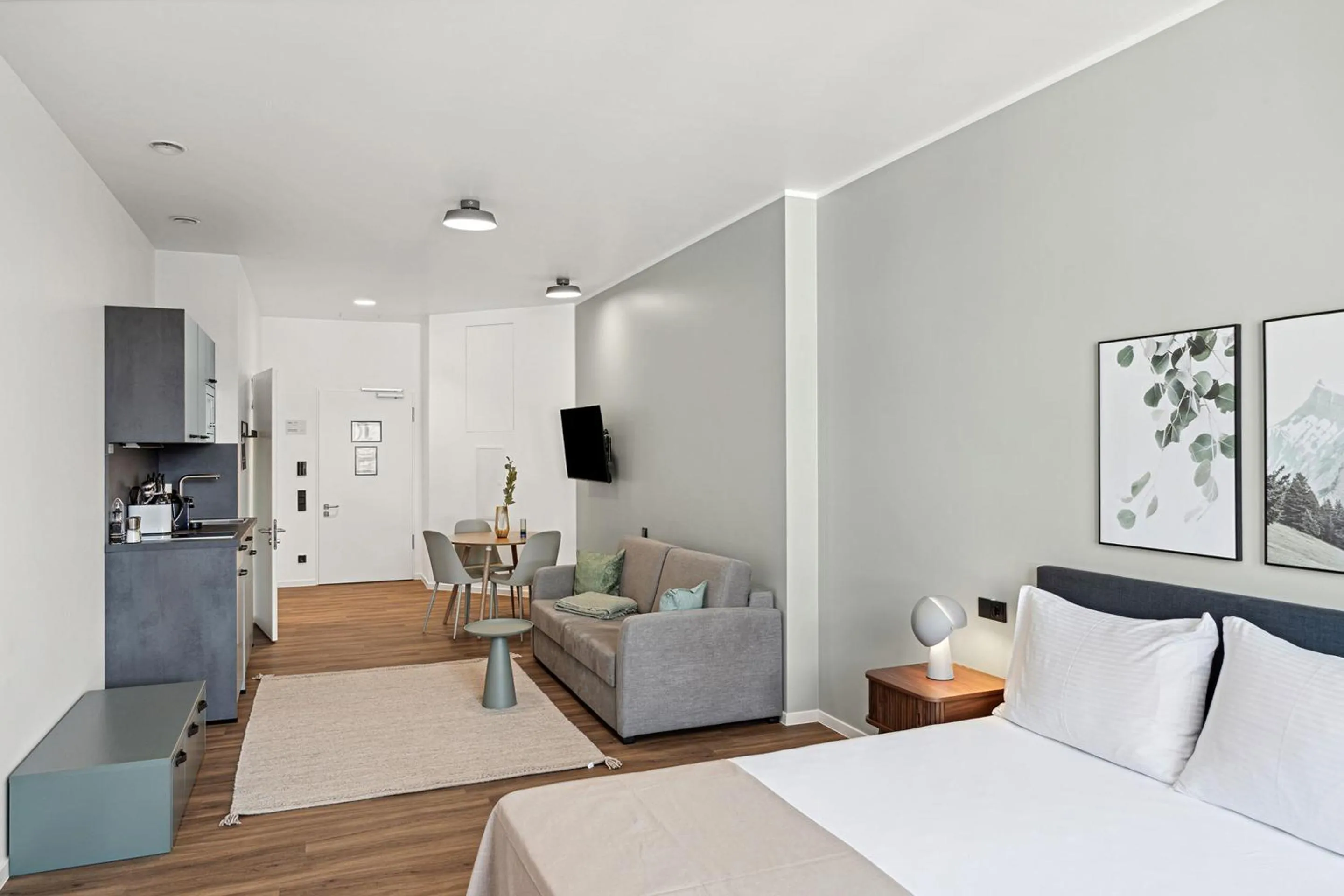 Bed in Limehome Memmingen Maximilianstraße