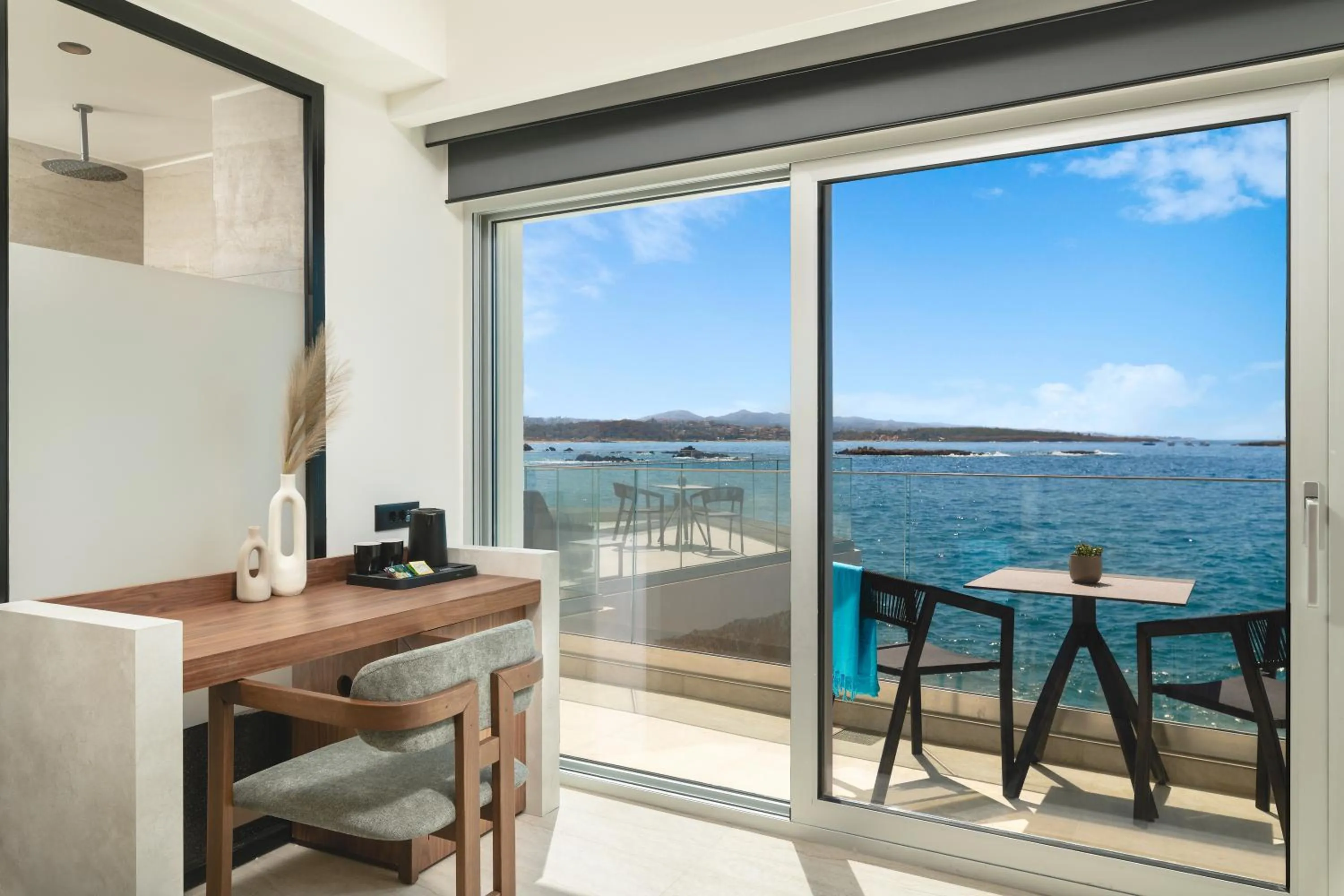 Coffee/tea facilities in Elia Sea Suites