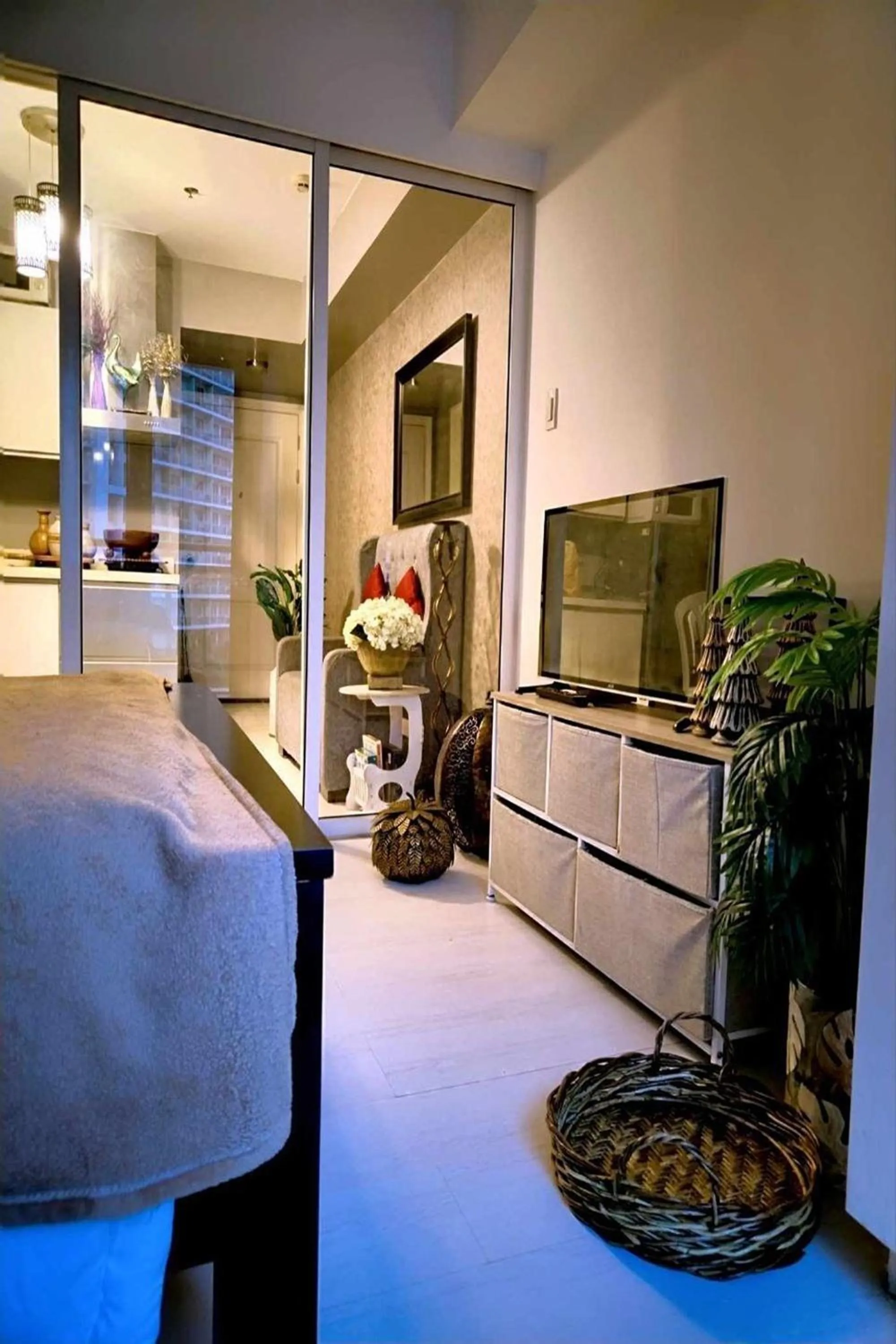 Bedroom, Bed in Budget Suite Paranaque