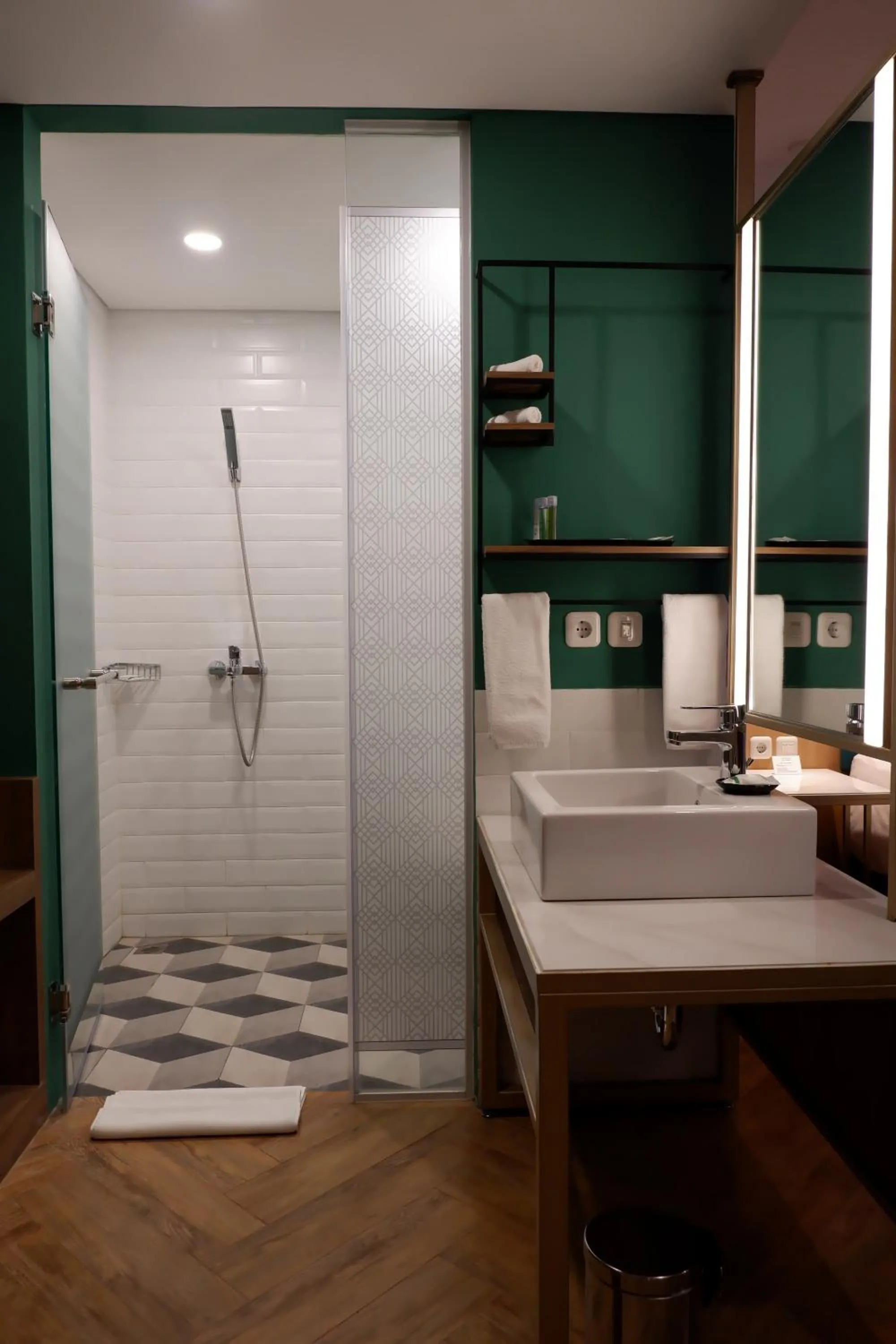 Shower in Patra Malioboro Hotel