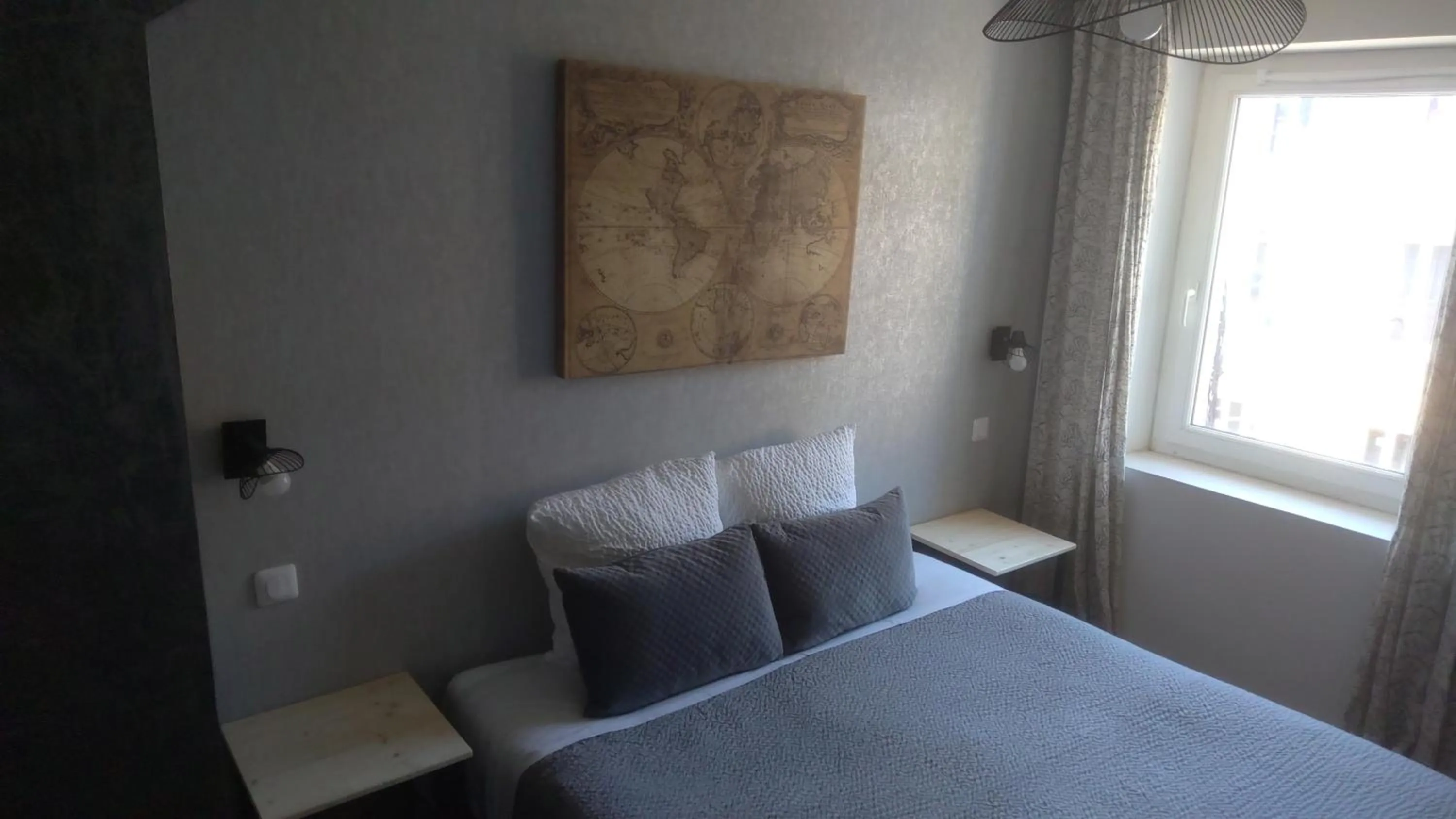 Bed in Logis Hôtel La Clé Des Songes