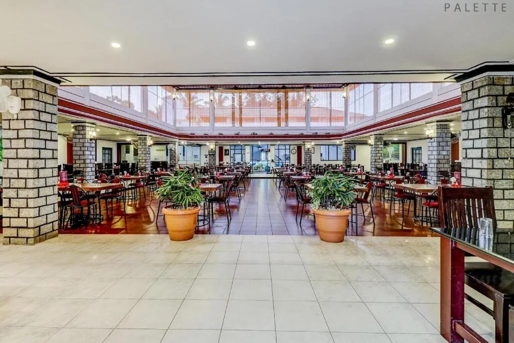 Restaurant/places to eat in Heritage Shelters Resort