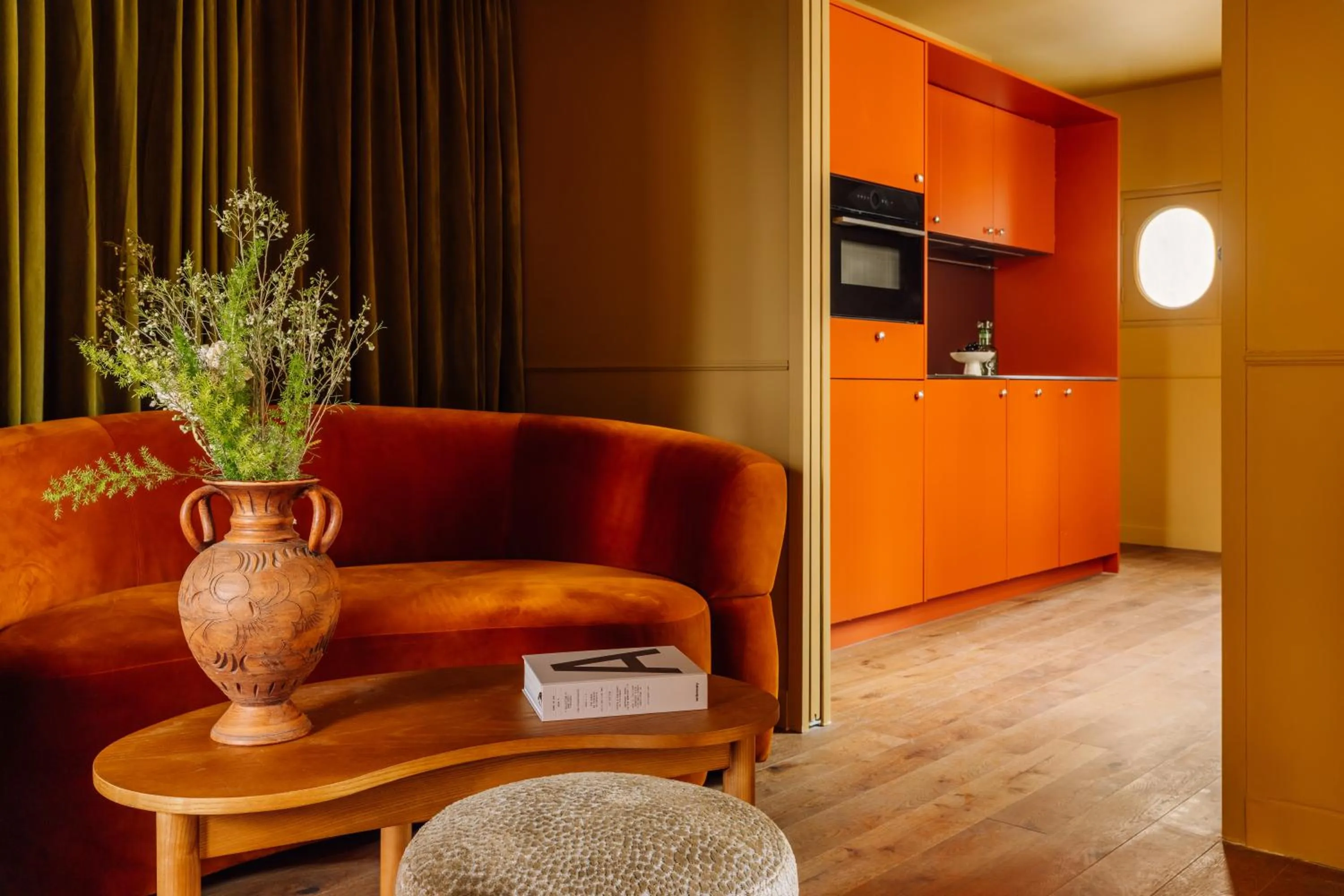 Living room in Le Jardin de Verre by Locke