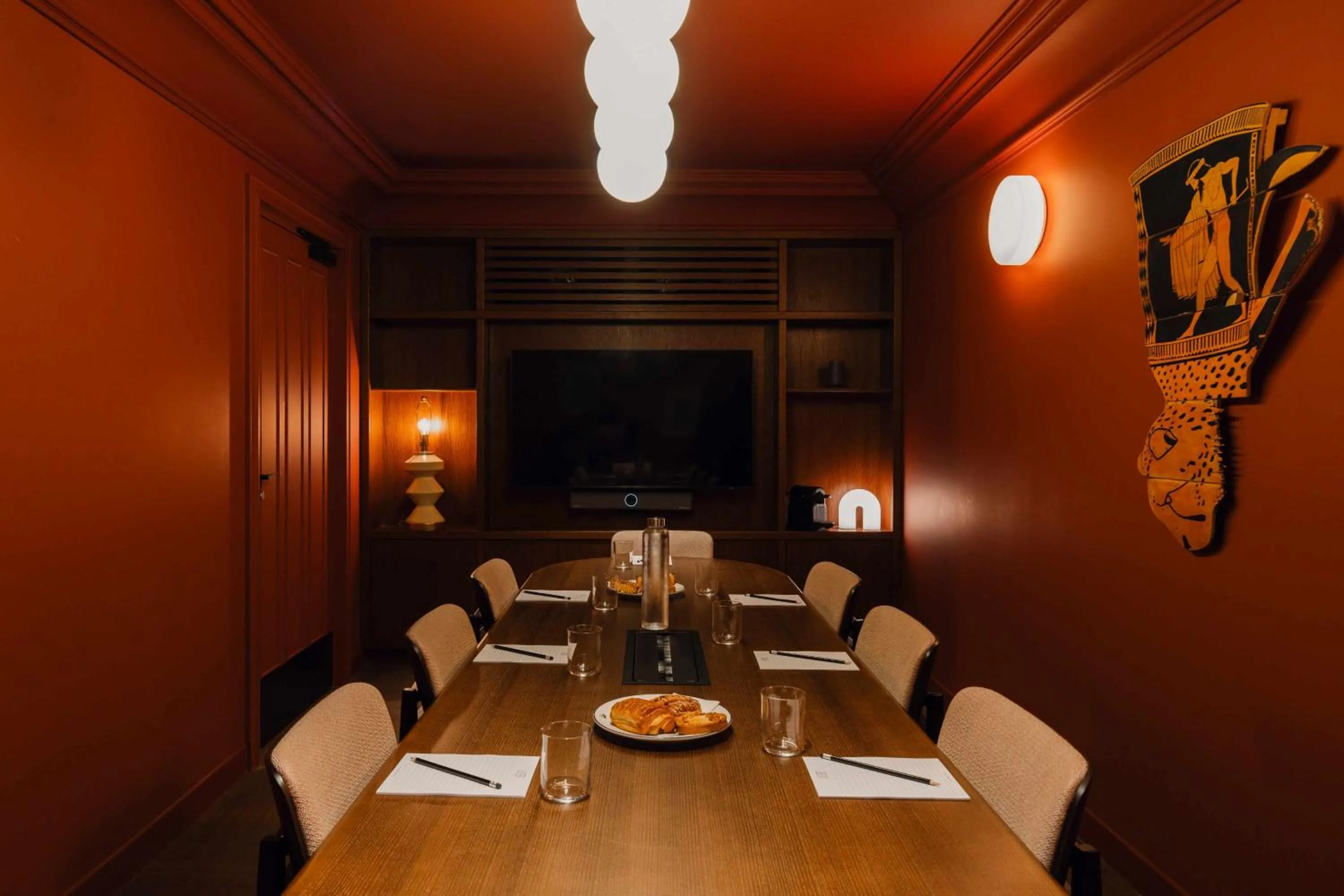 Meeting/conference room in Le Jardin de Verre by Locke