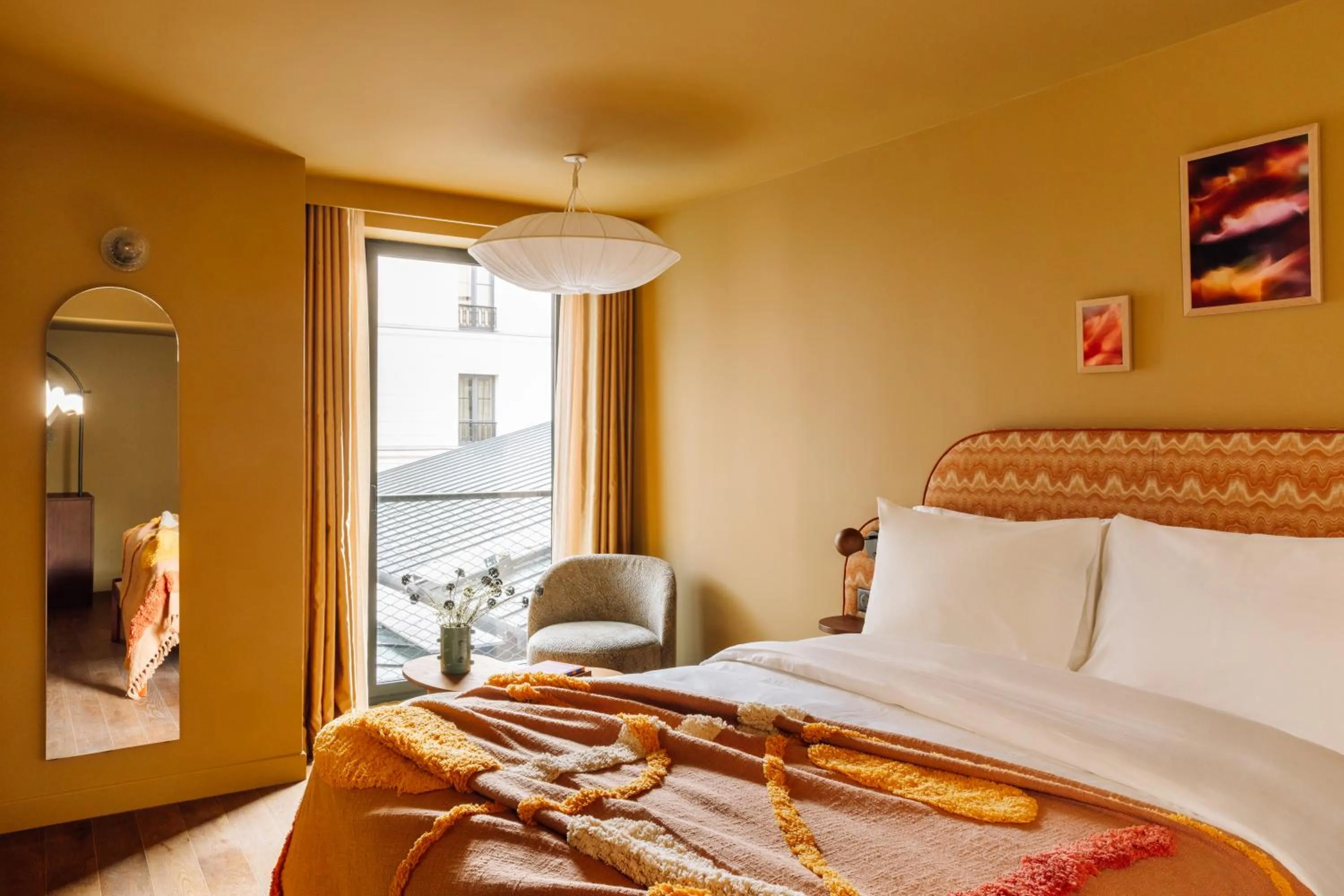 Bed in Le Jardin de Verre by Locke