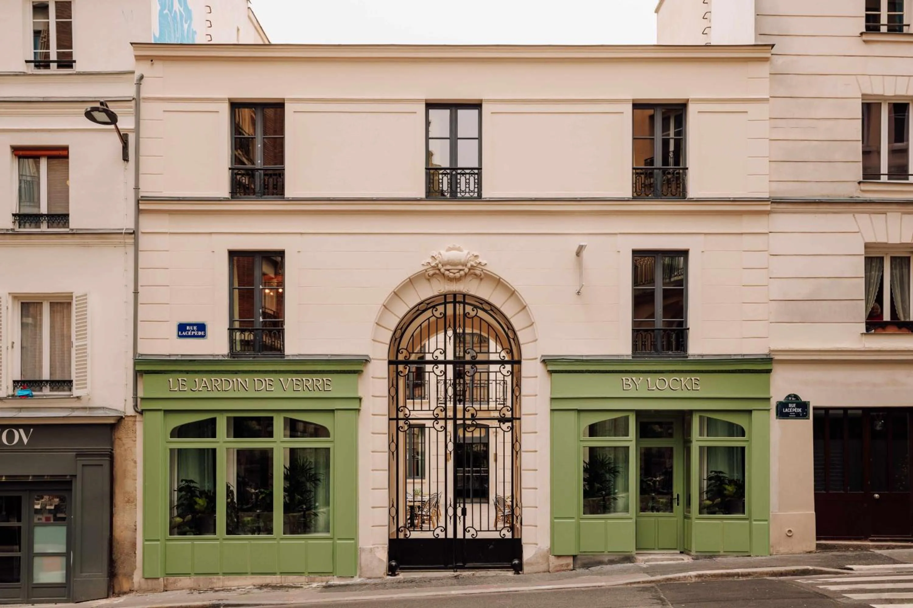 Facade/entrance in Le Jardin de Verre by Locke
