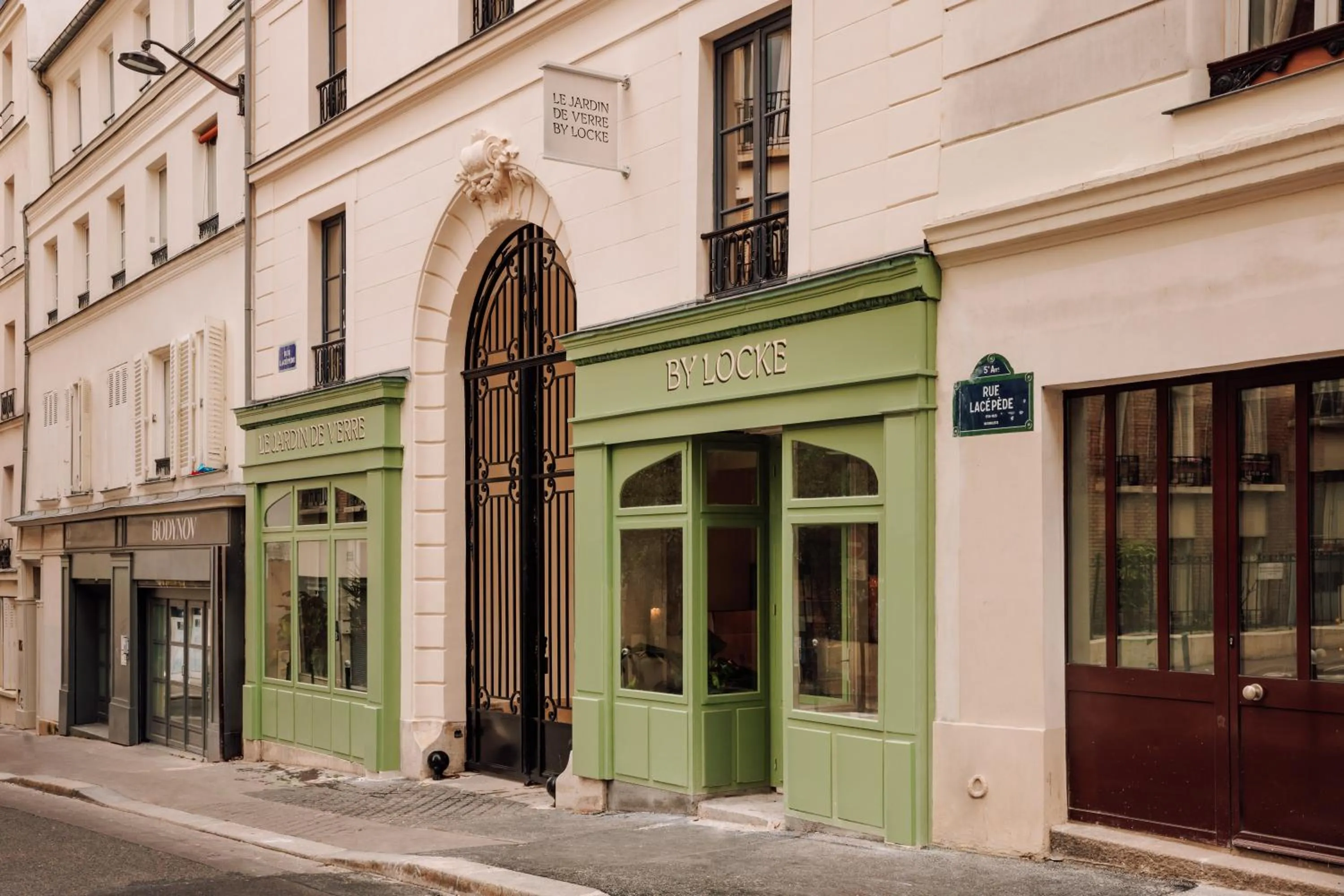 Facade/entrance in Le Jardin de Verre by Locke