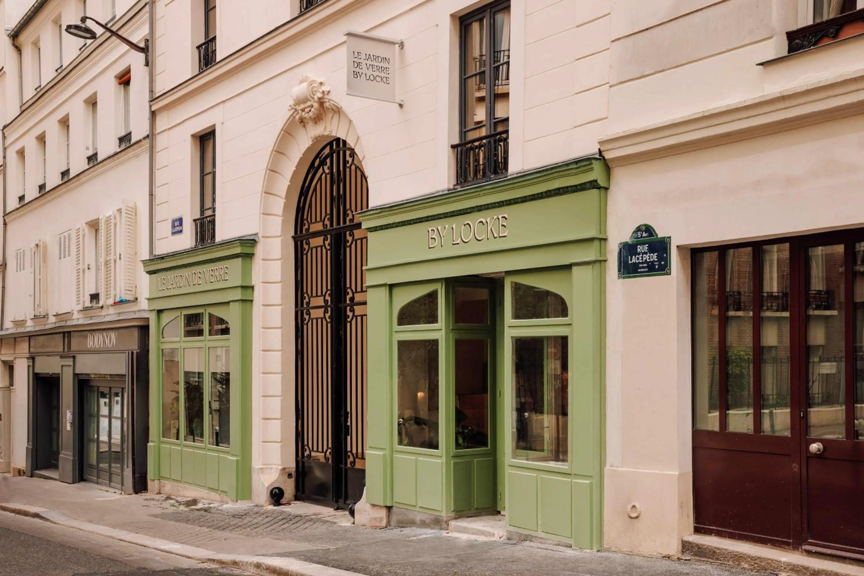 Property building in Le Jardin de Verre by Locke