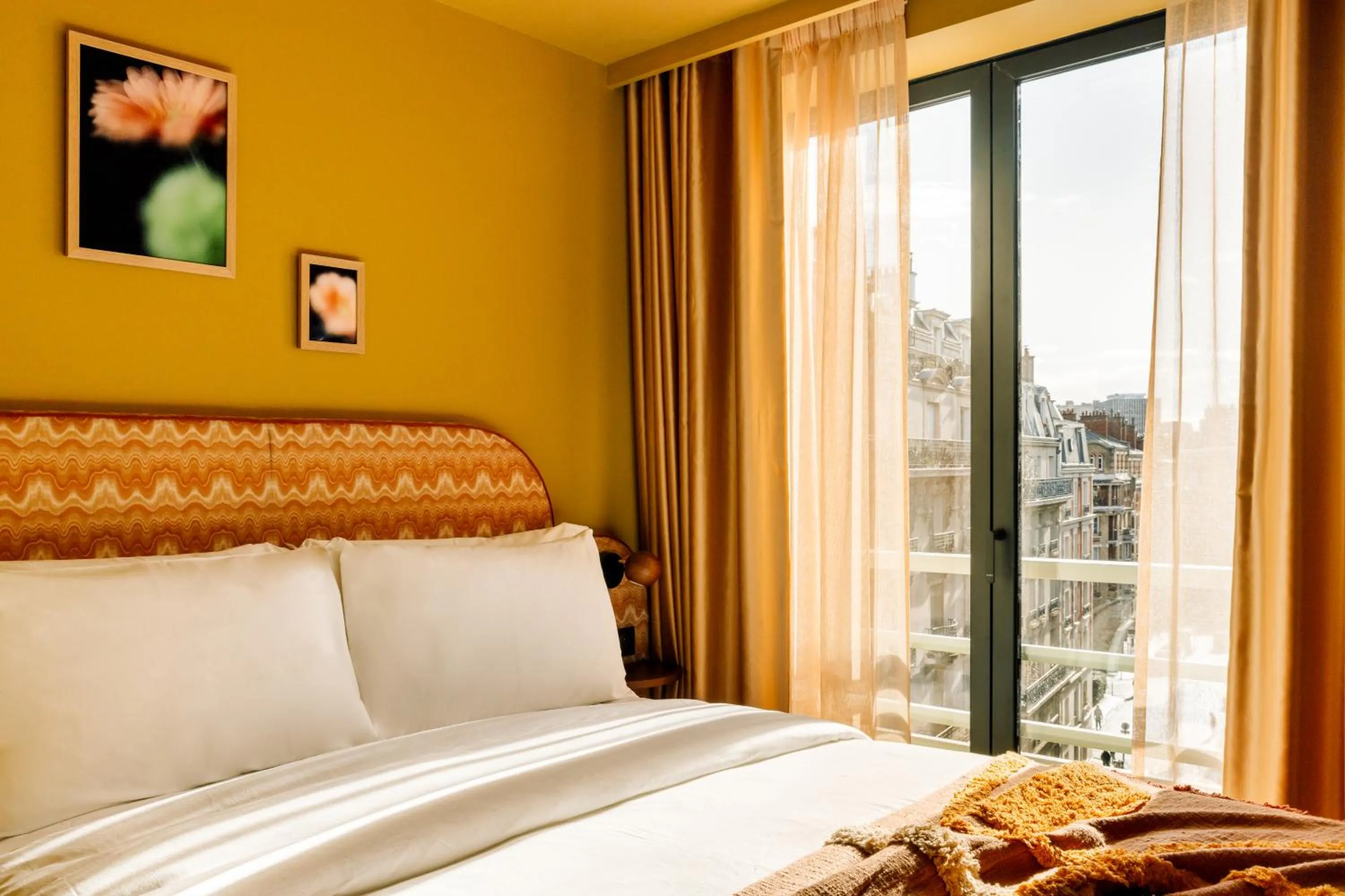 Bedroom, Bed in Le Jardin de Verre by Locke