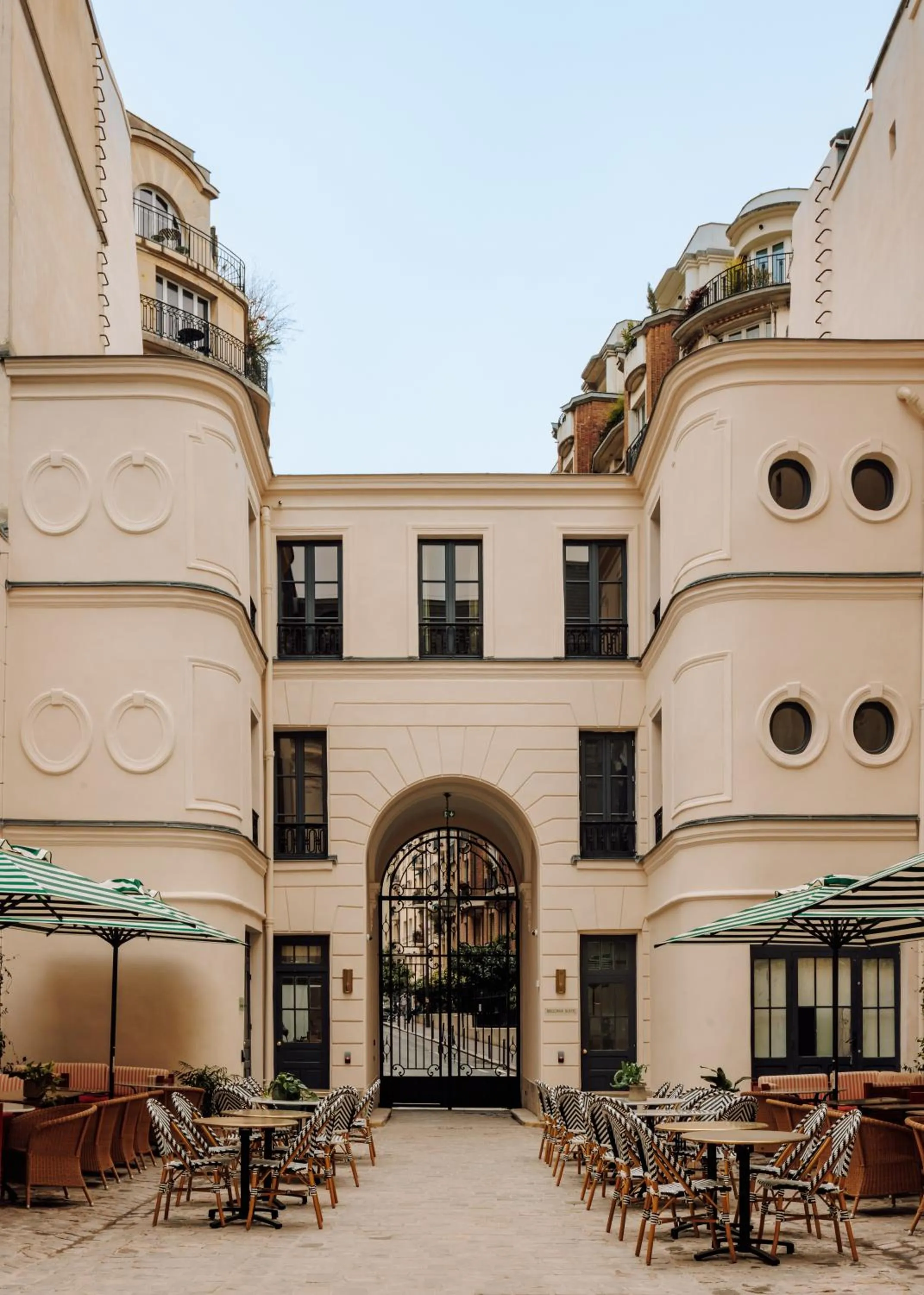 Inner courtyard view in Le Jardin de Verre by Locke