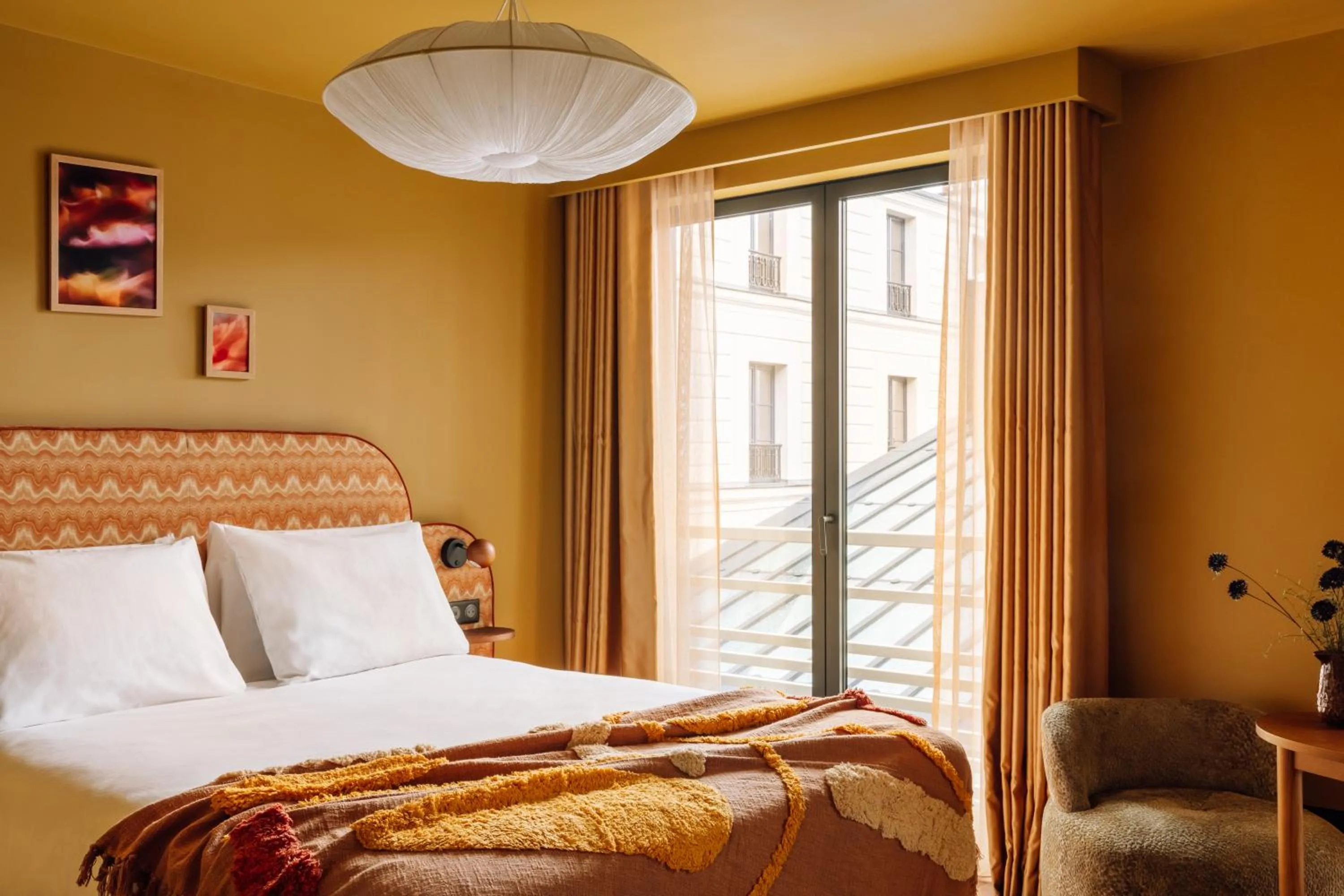 Bed in Le Jardin de Verre by Locke