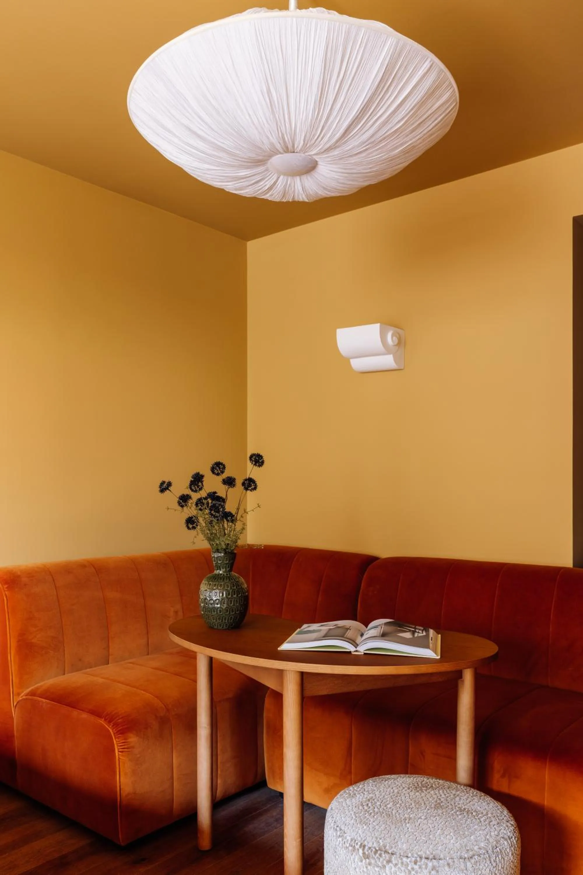 Living room in Le Jardin de Verre by Locke