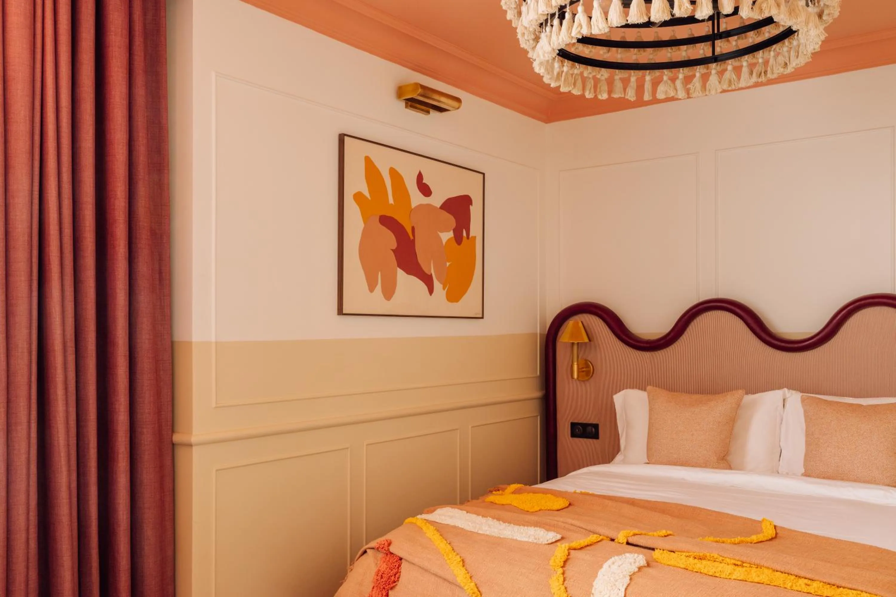 Bedroom, Bed in Le Jardin de Verre by Locke