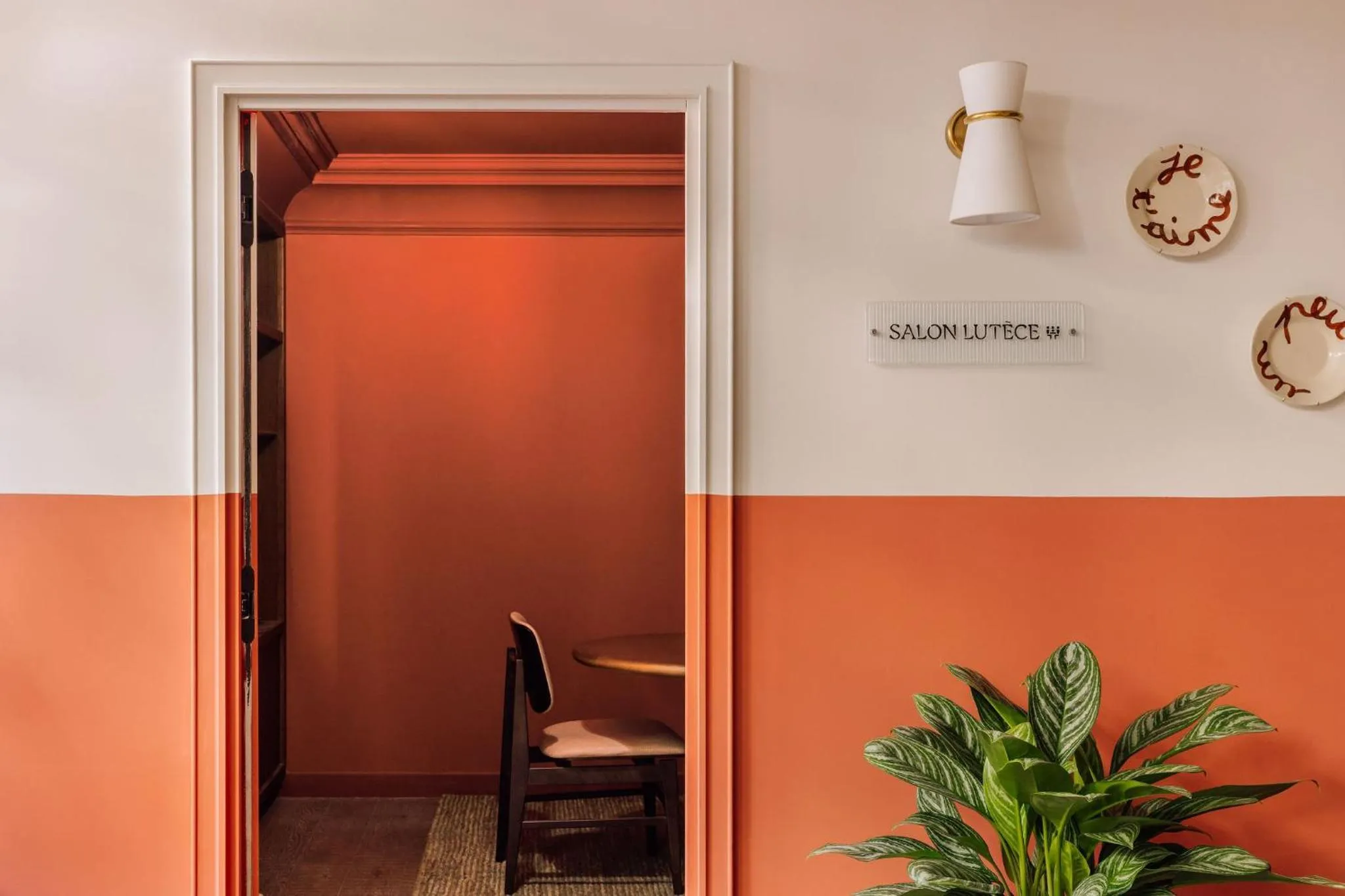 Meeting/conference room in Le Jardin de Verre by Locke