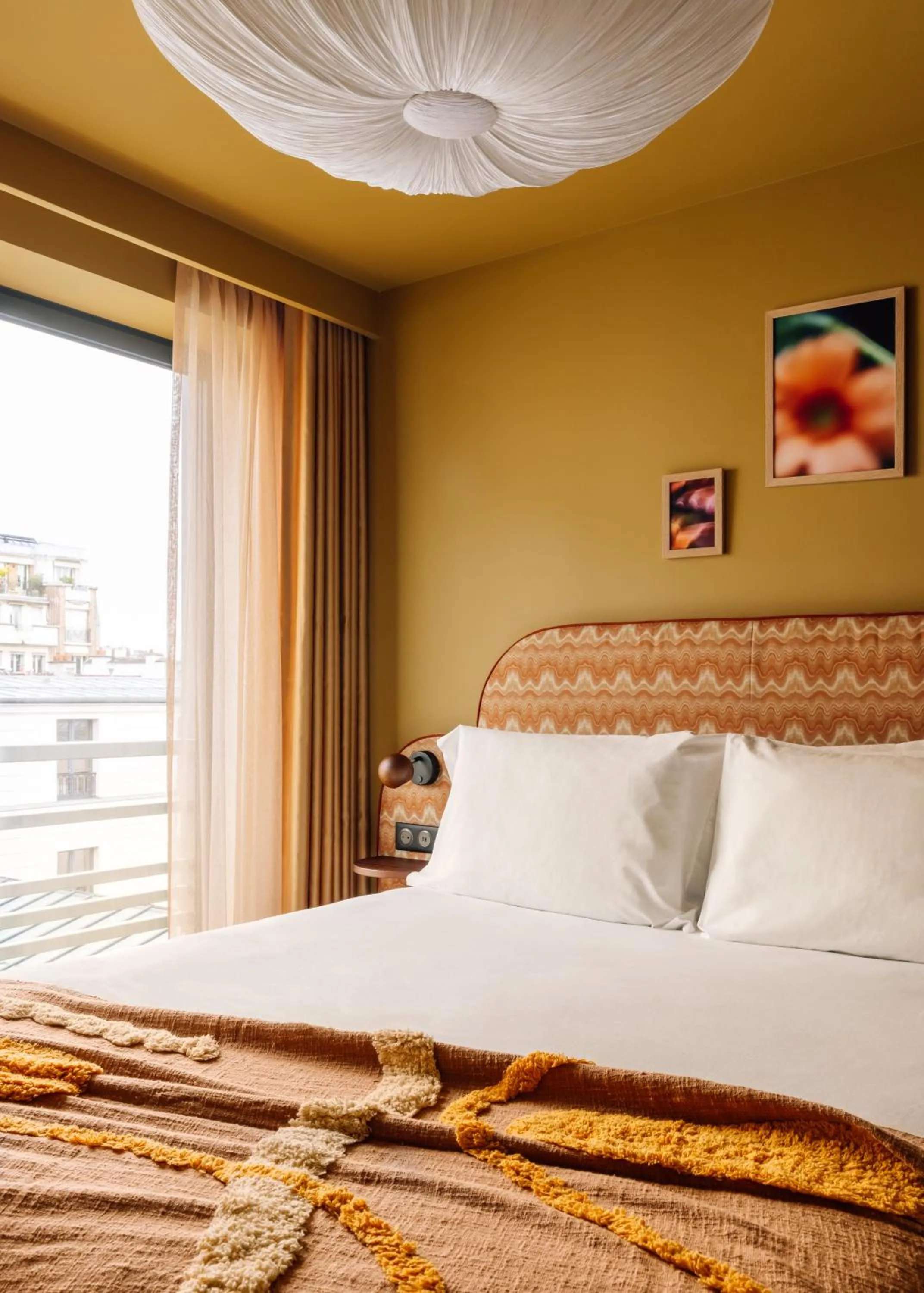 Bed in Le Jardin de Verre by Locke