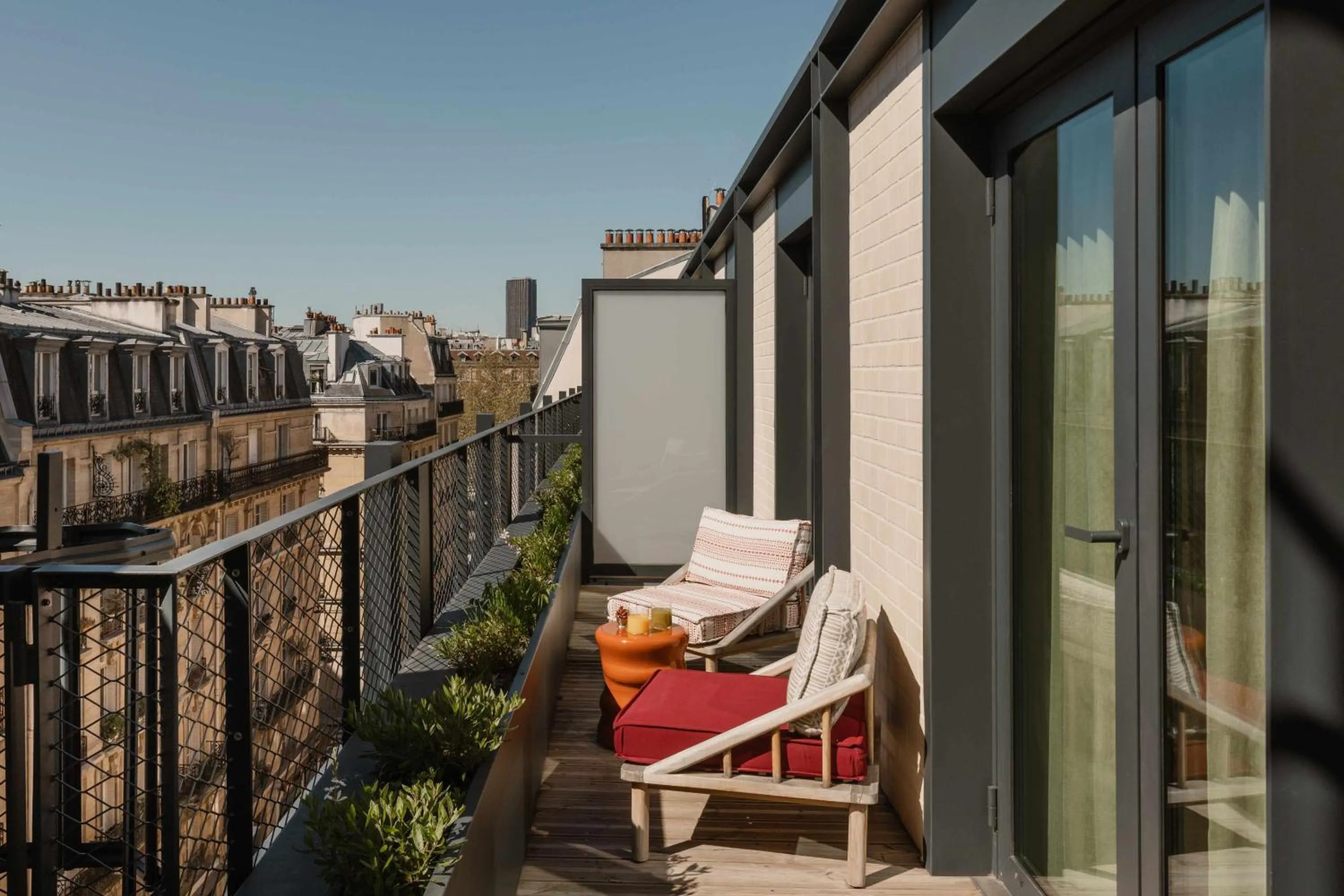 Balcony/Terrace in Le Jardin de Verre by Locke