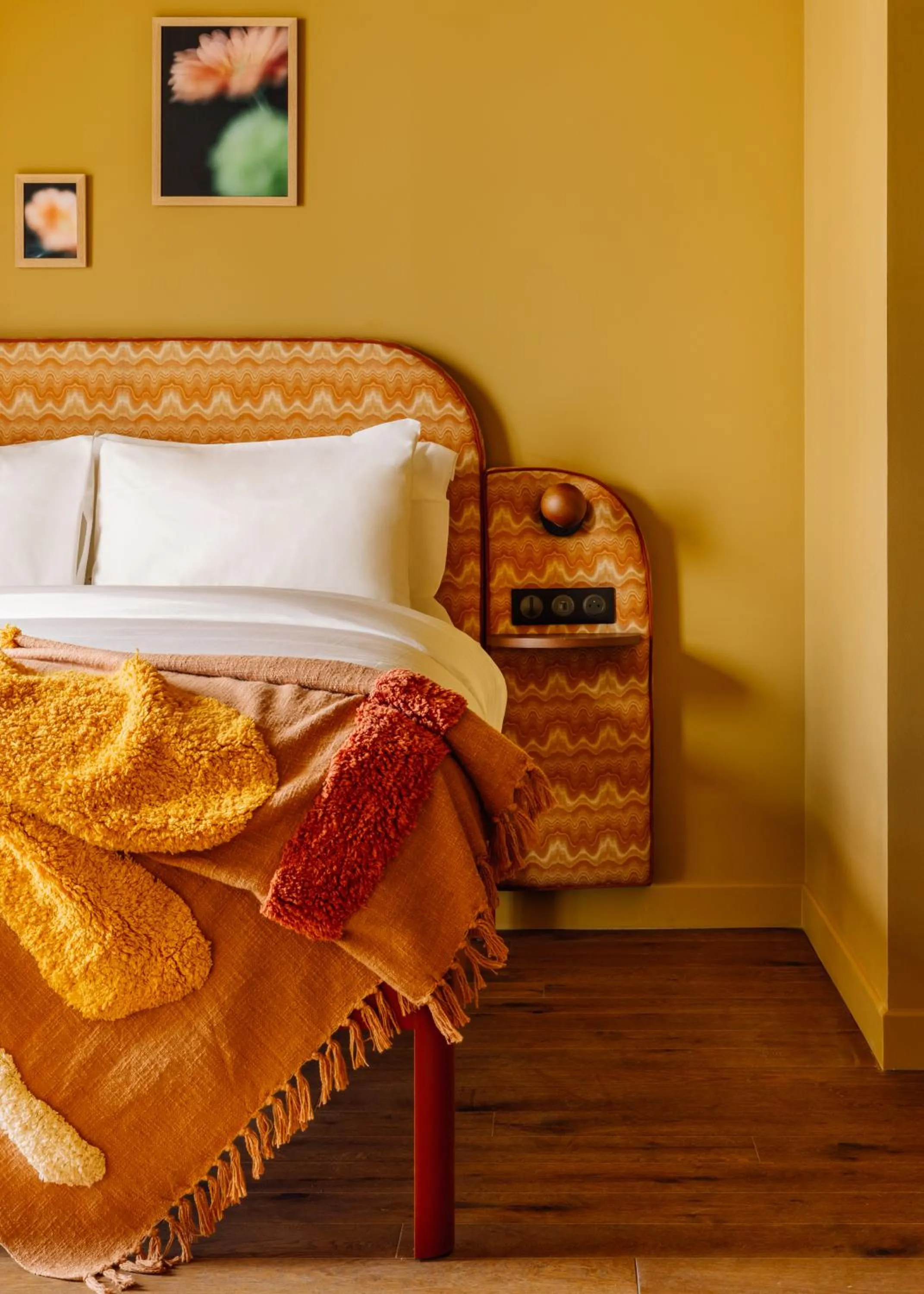 Bedroom, Bed in Le Jardin de Verre by Locke