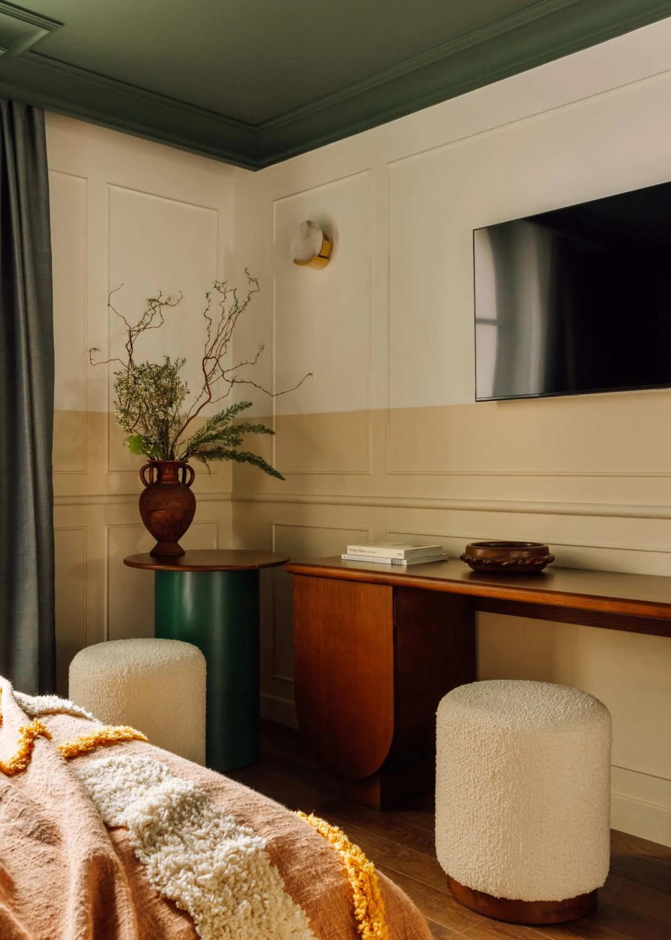 Bedroom, Bed in Le Jardin de Verre by Locke