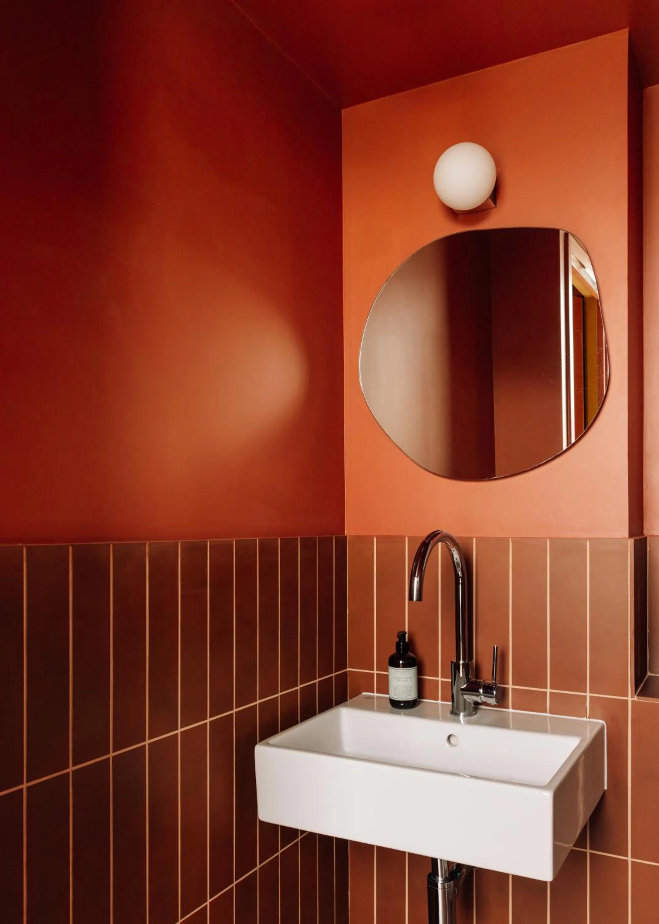 Bathroom in Le Jardin de Verre by Locke