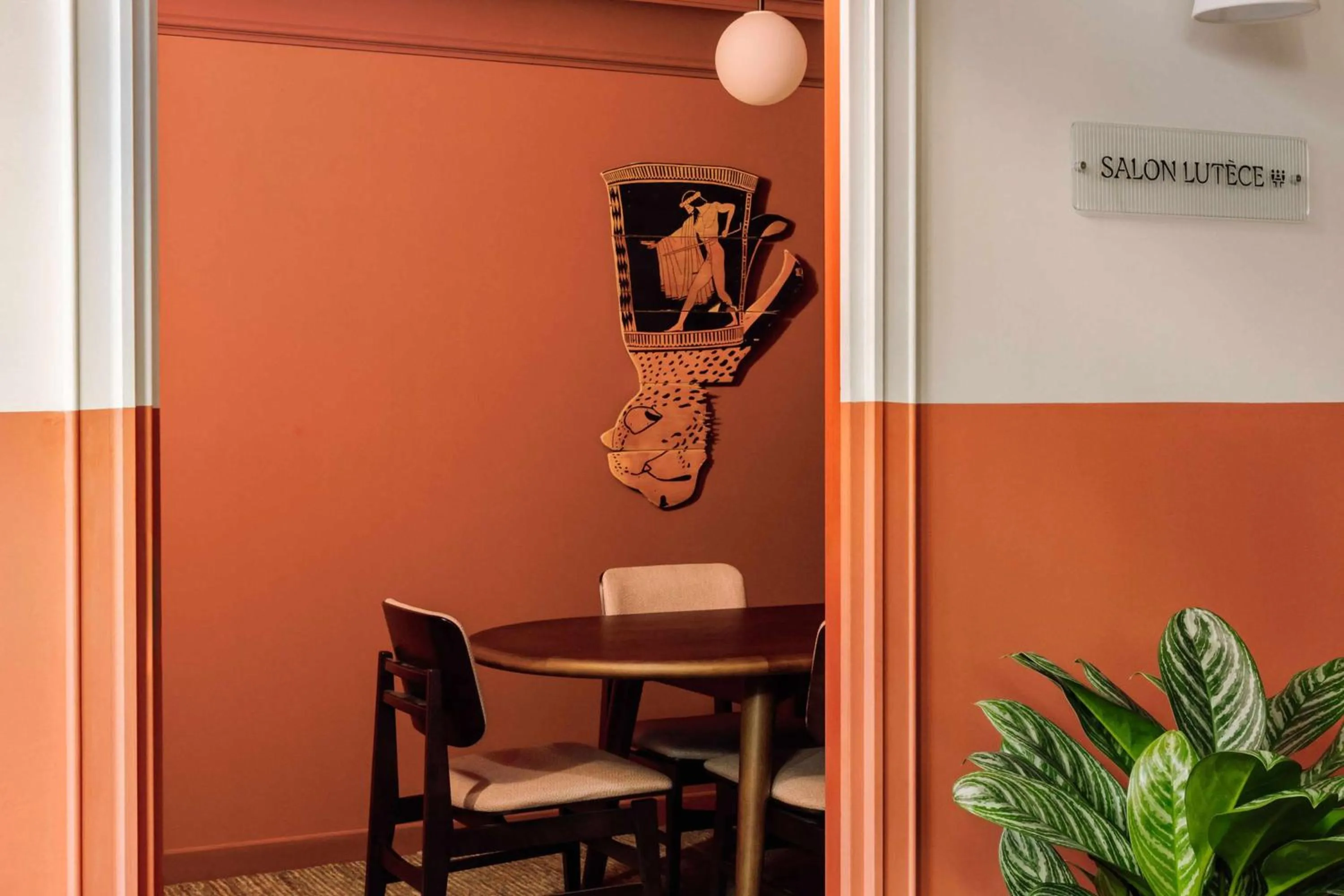 Meeting/conference room in Le Jardin de Verre by Locke