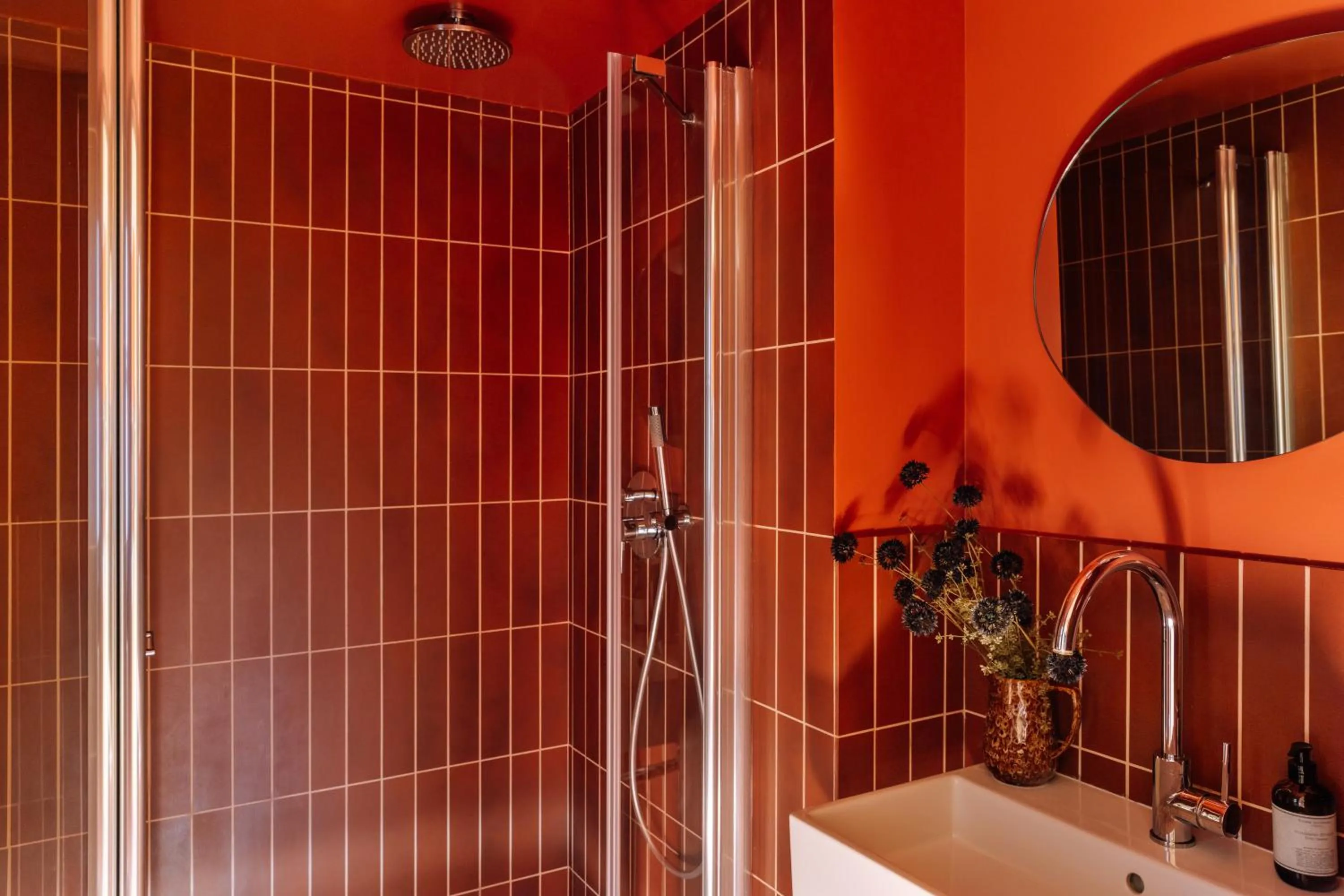 Bathroom in Le Jardin de Verre by Locke