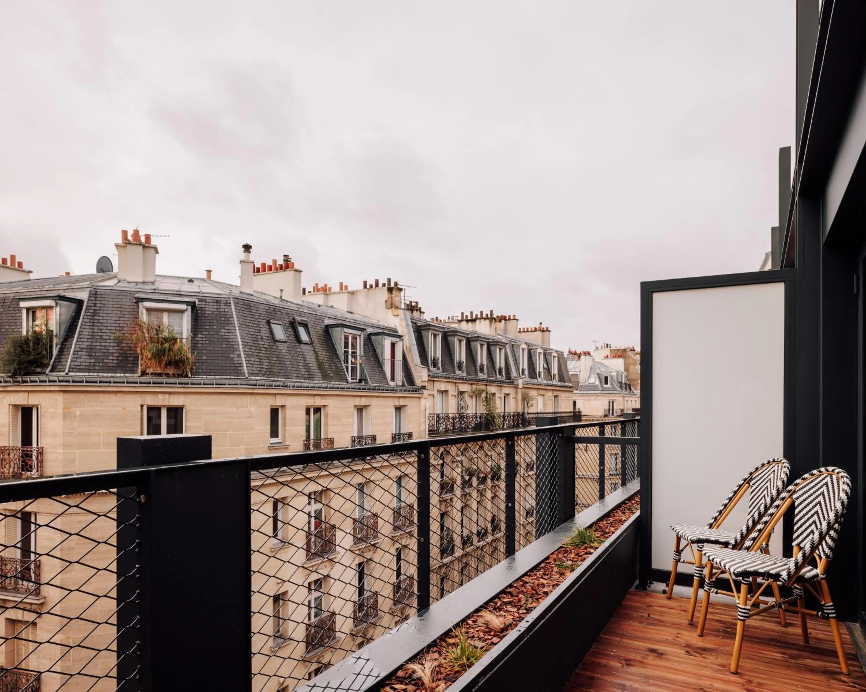 Balcony/Terrace in Le Jardin de Verre by Locke