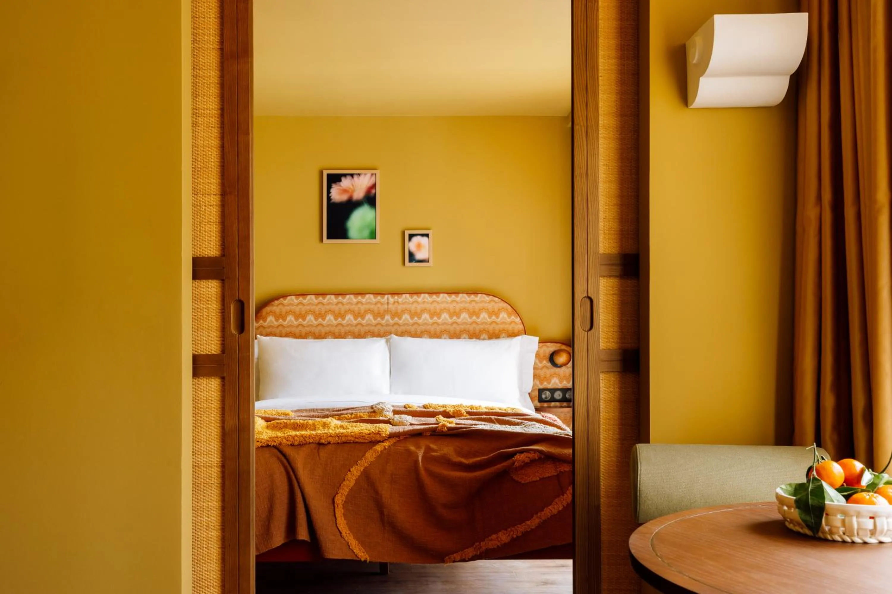 Bedroom, Bed in Le Jardin de Verre by Locke